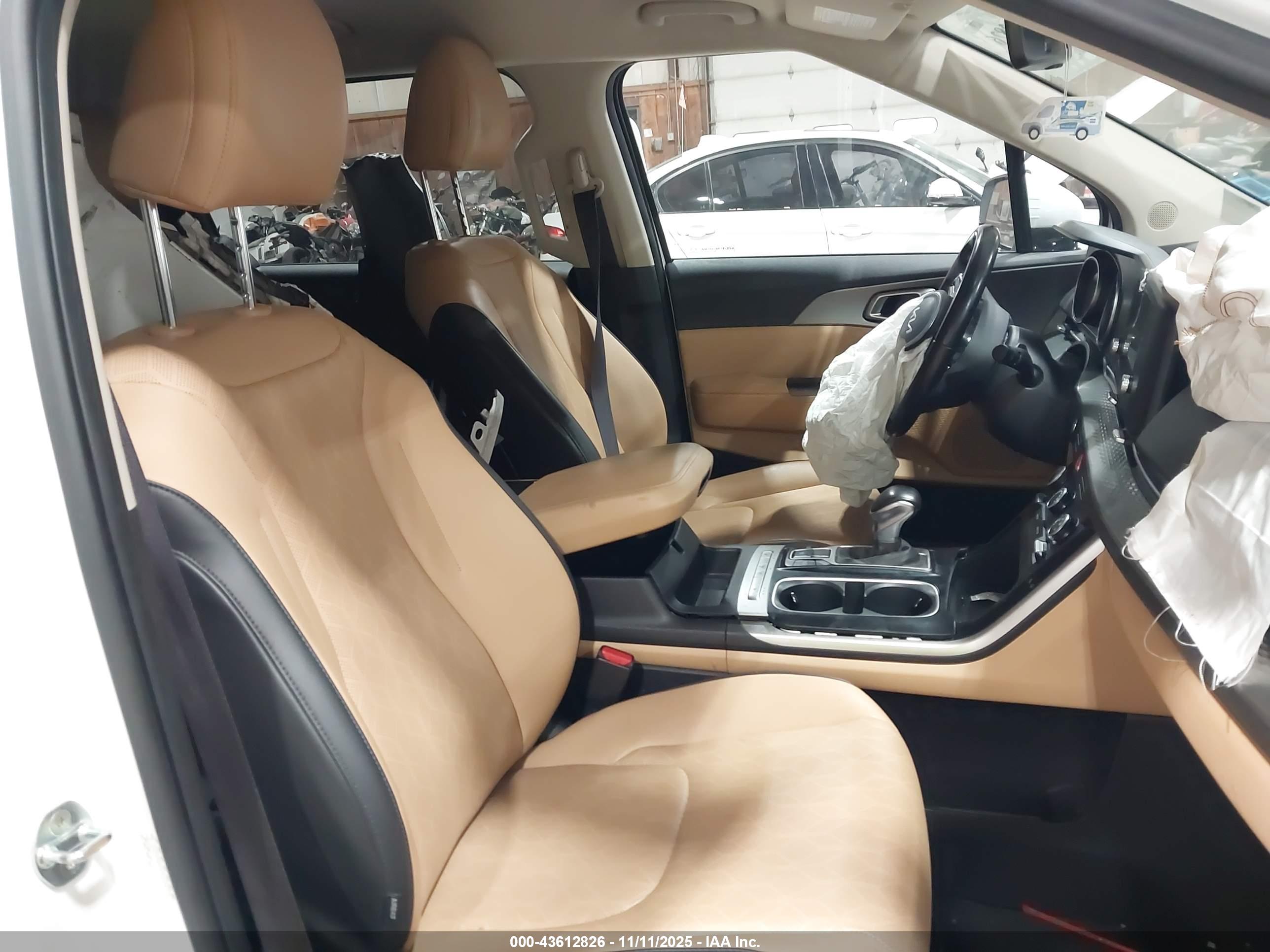 KIA CARNIVAL image 8