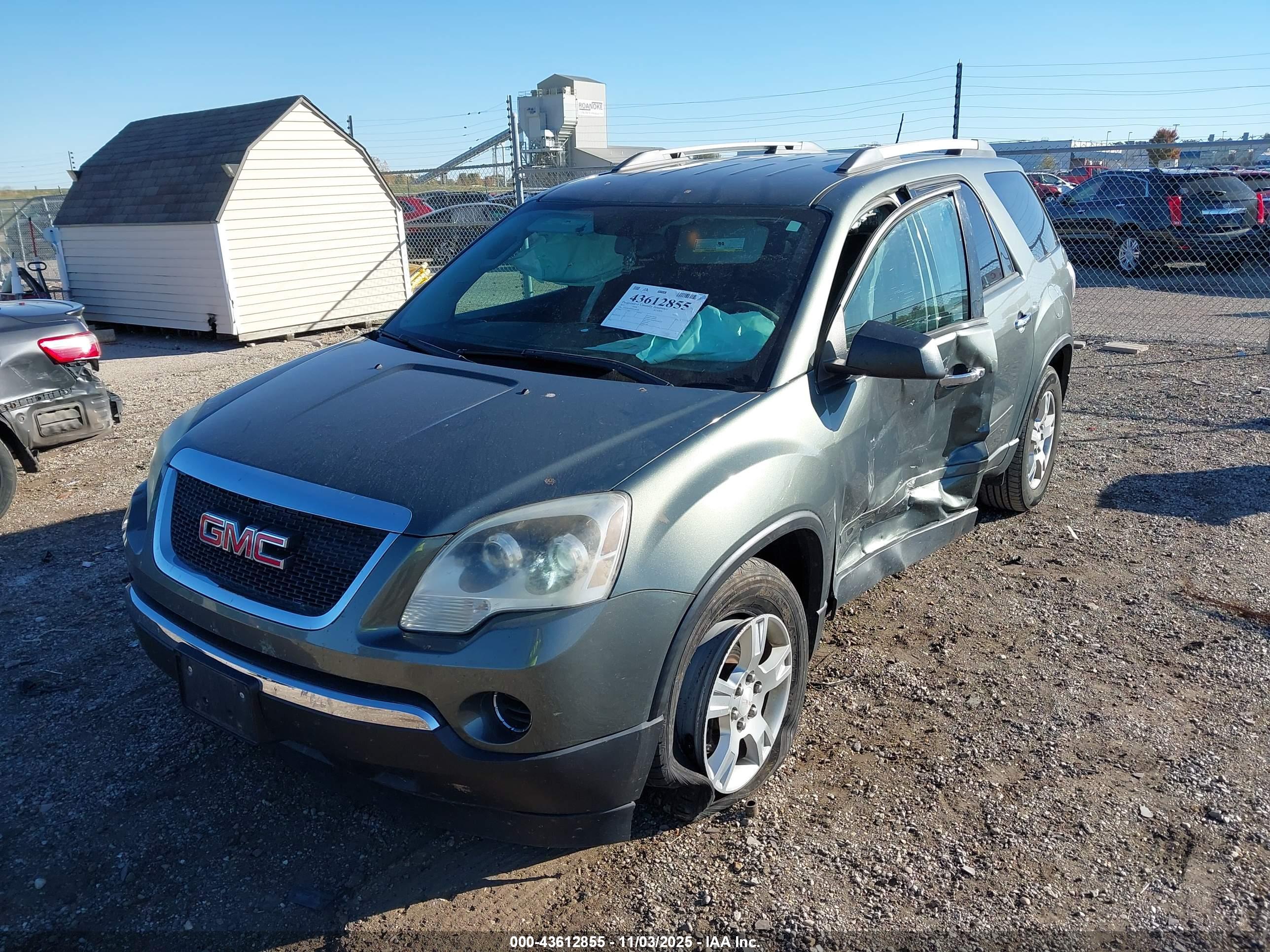 GMC ACADIA image 2