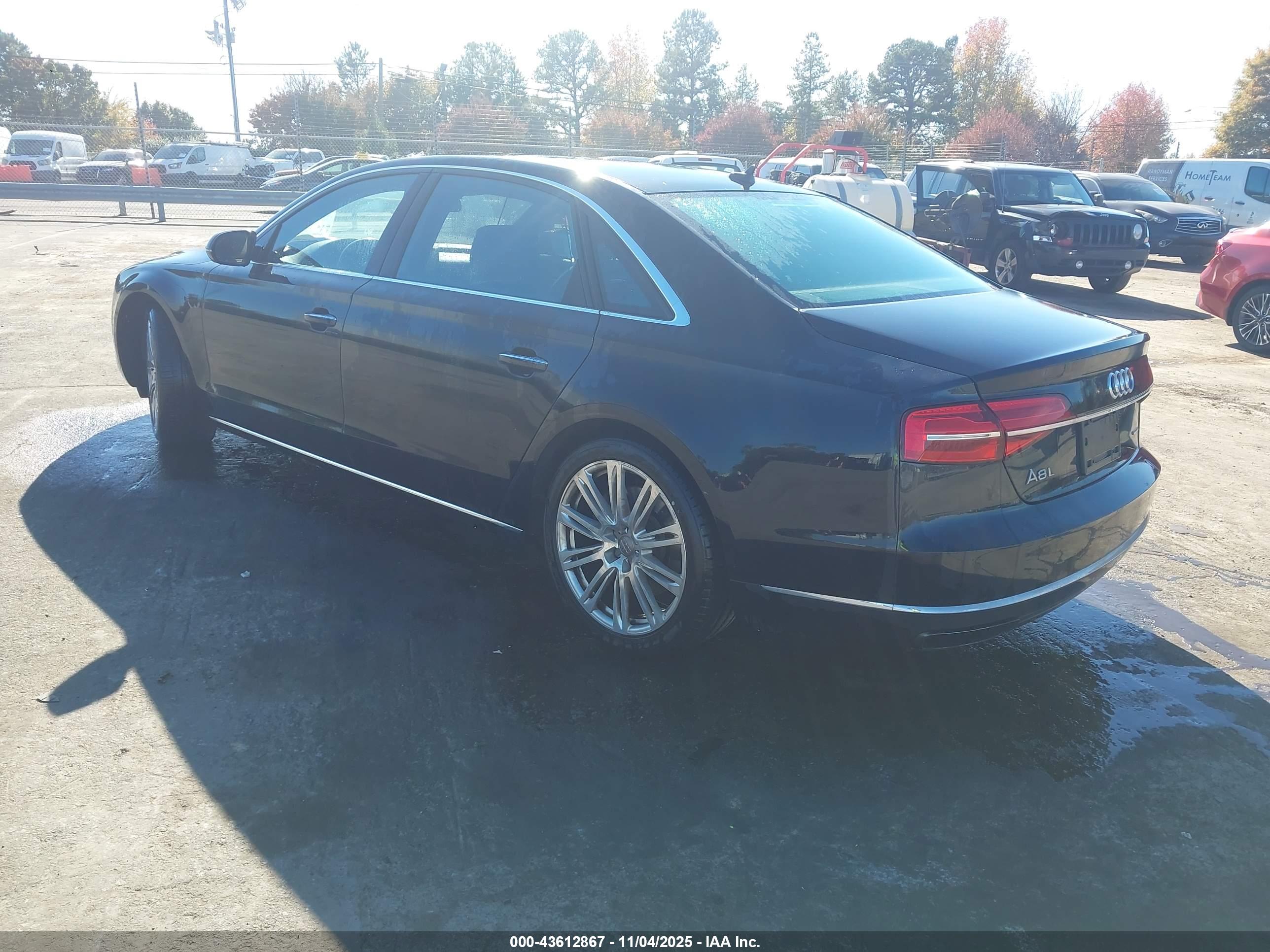 AUDI A8 image 3