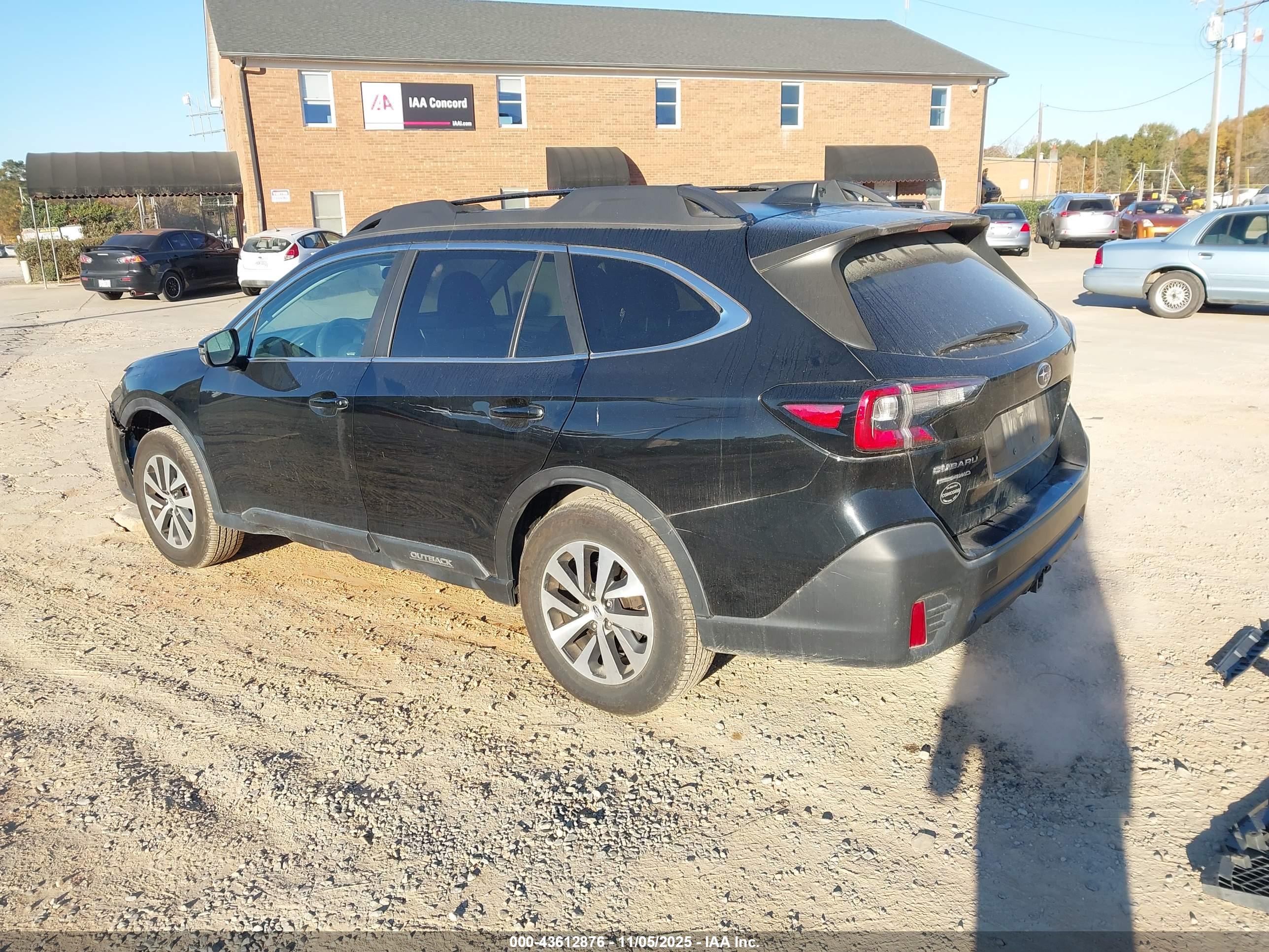 SUBARU OUTBACK image 3