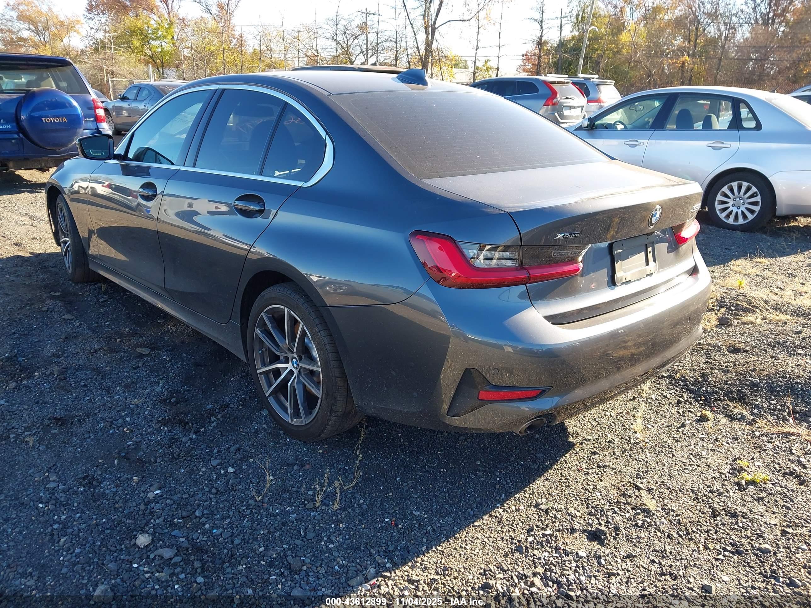 BMW 330I image 3