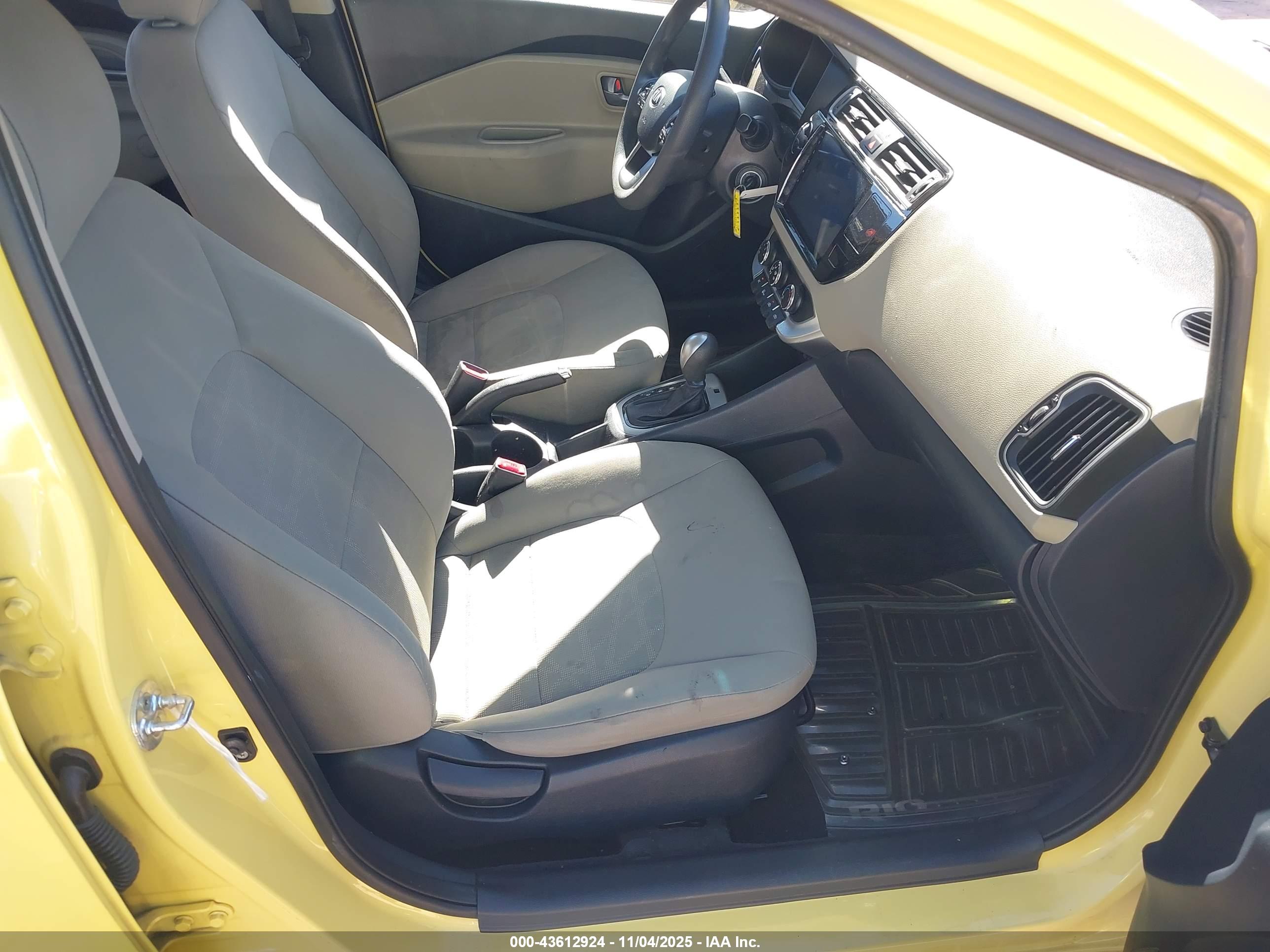 KIA RIO image 5