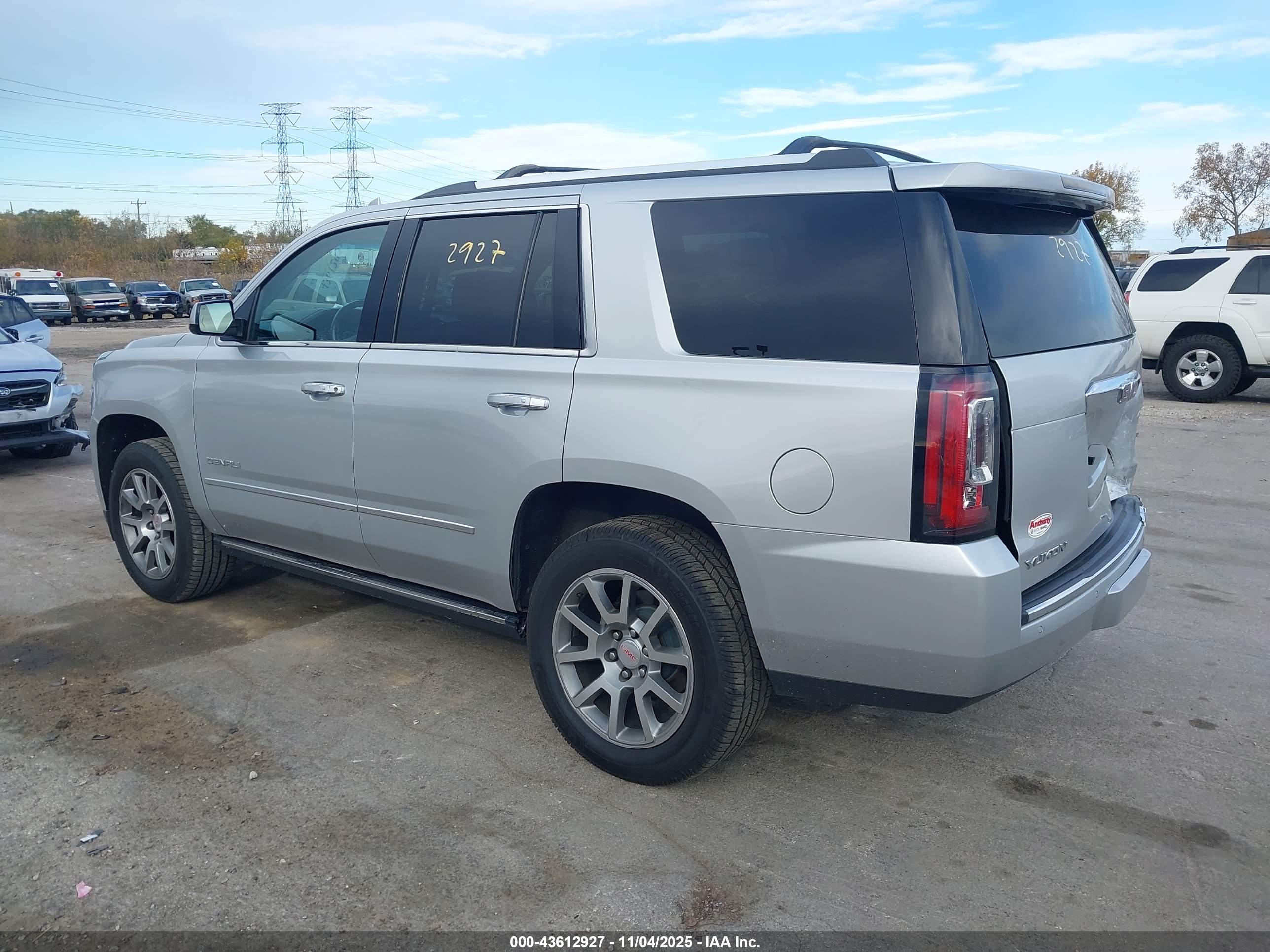 GMC YUKON image 3