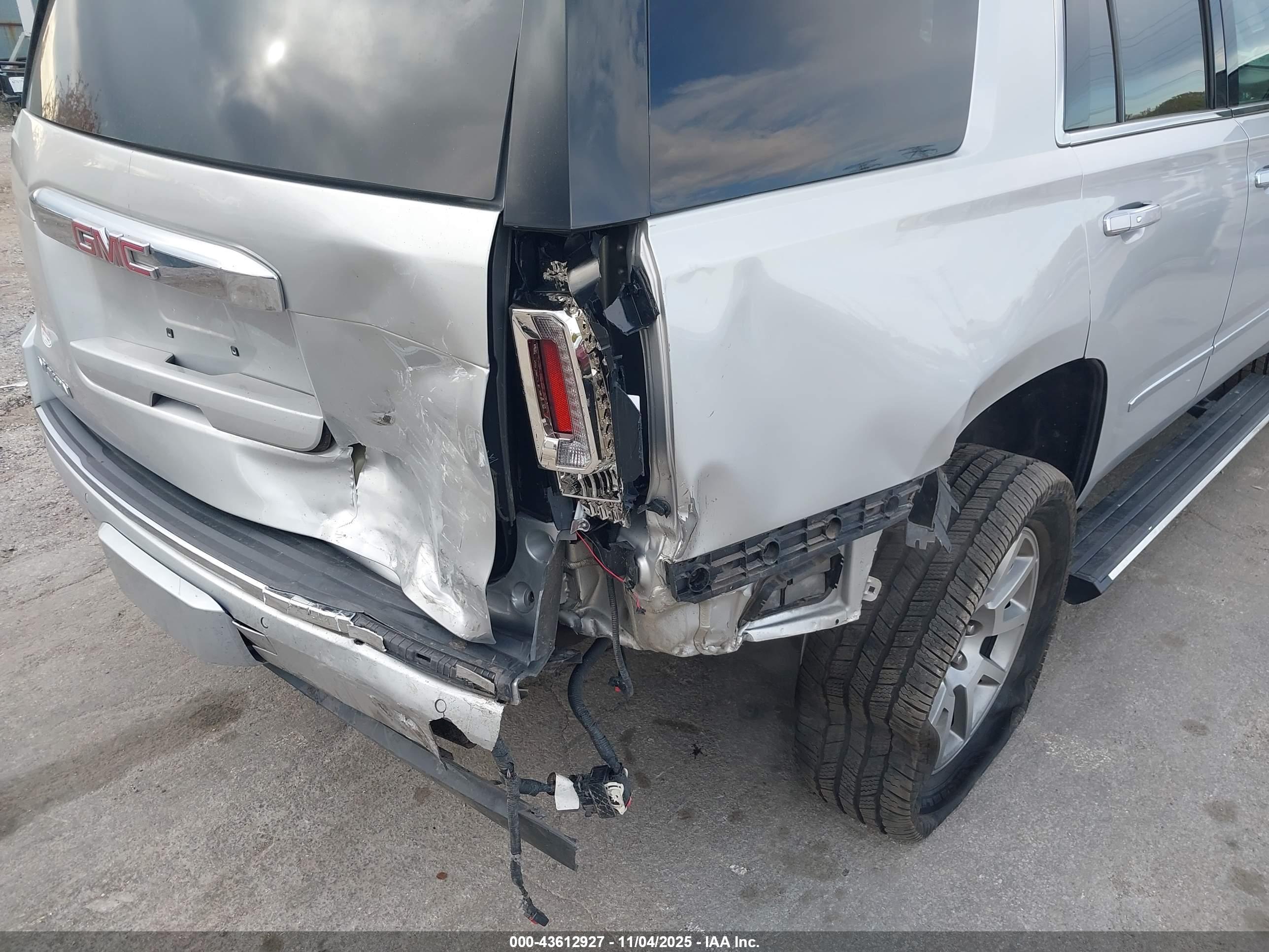 GMC YUKON image 6