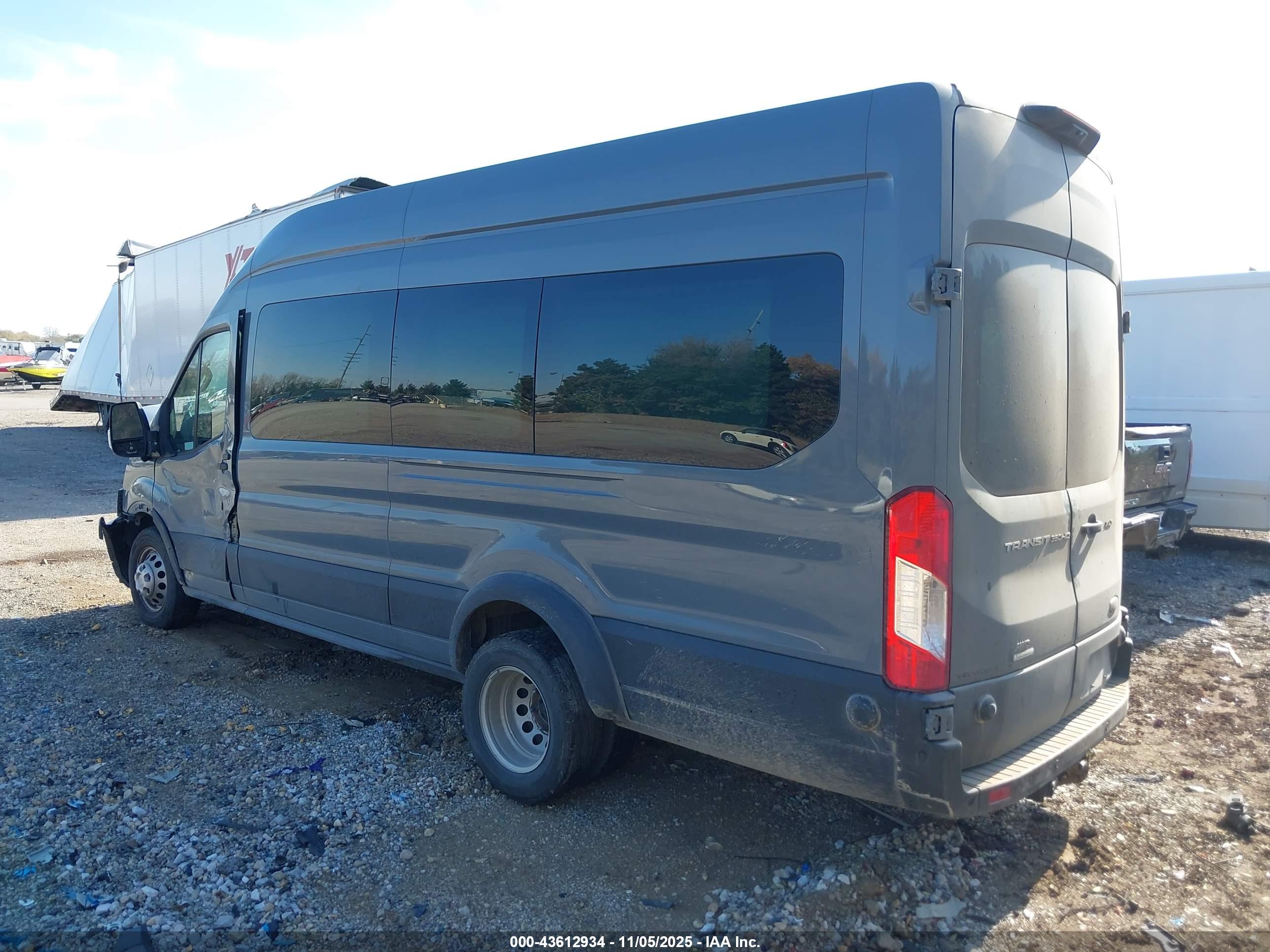 FORD TRANSIT-350 image 3