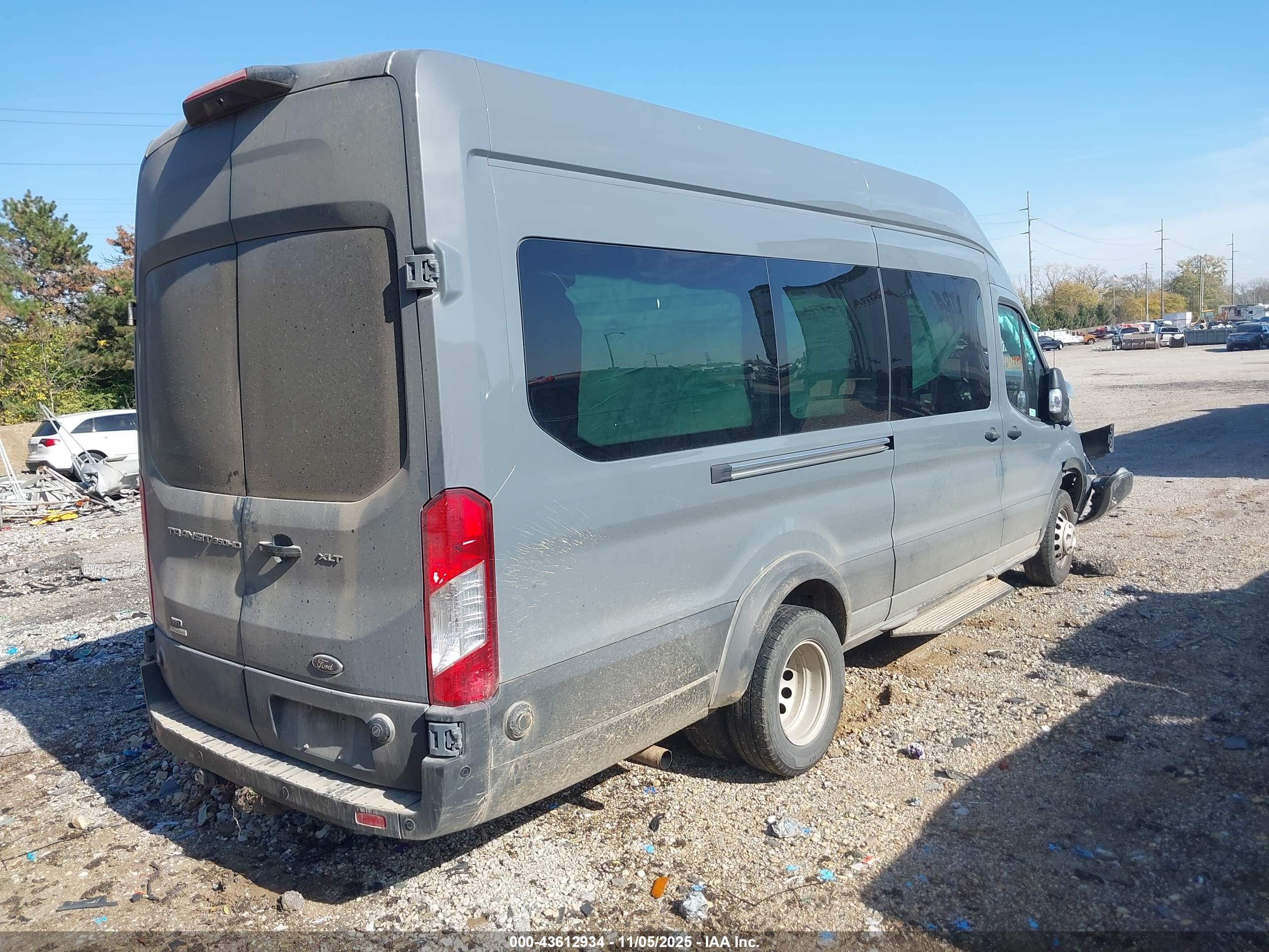 FORD TRANSIT-350 image 4