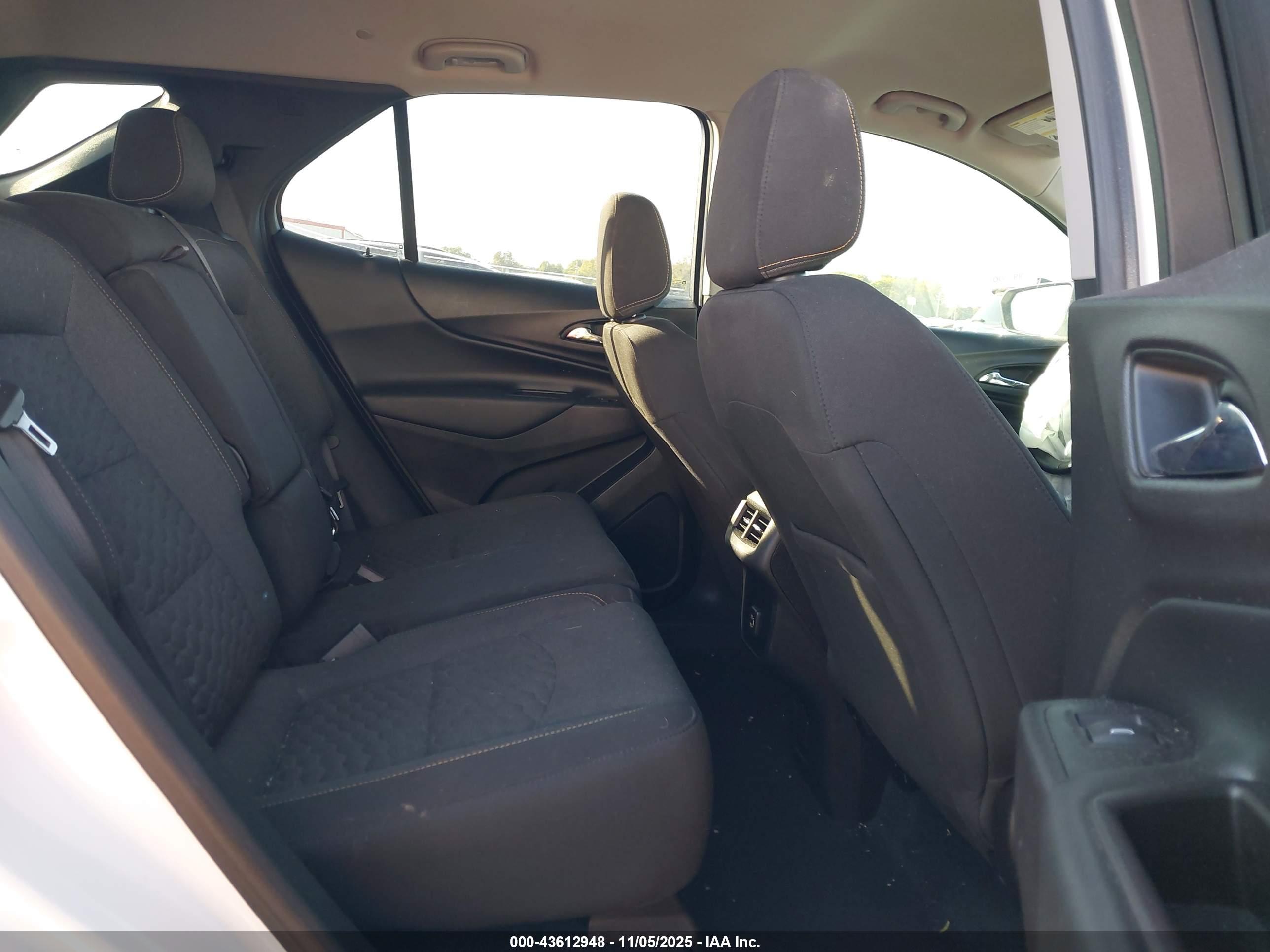 CHEVROLET EQUINOX image 8