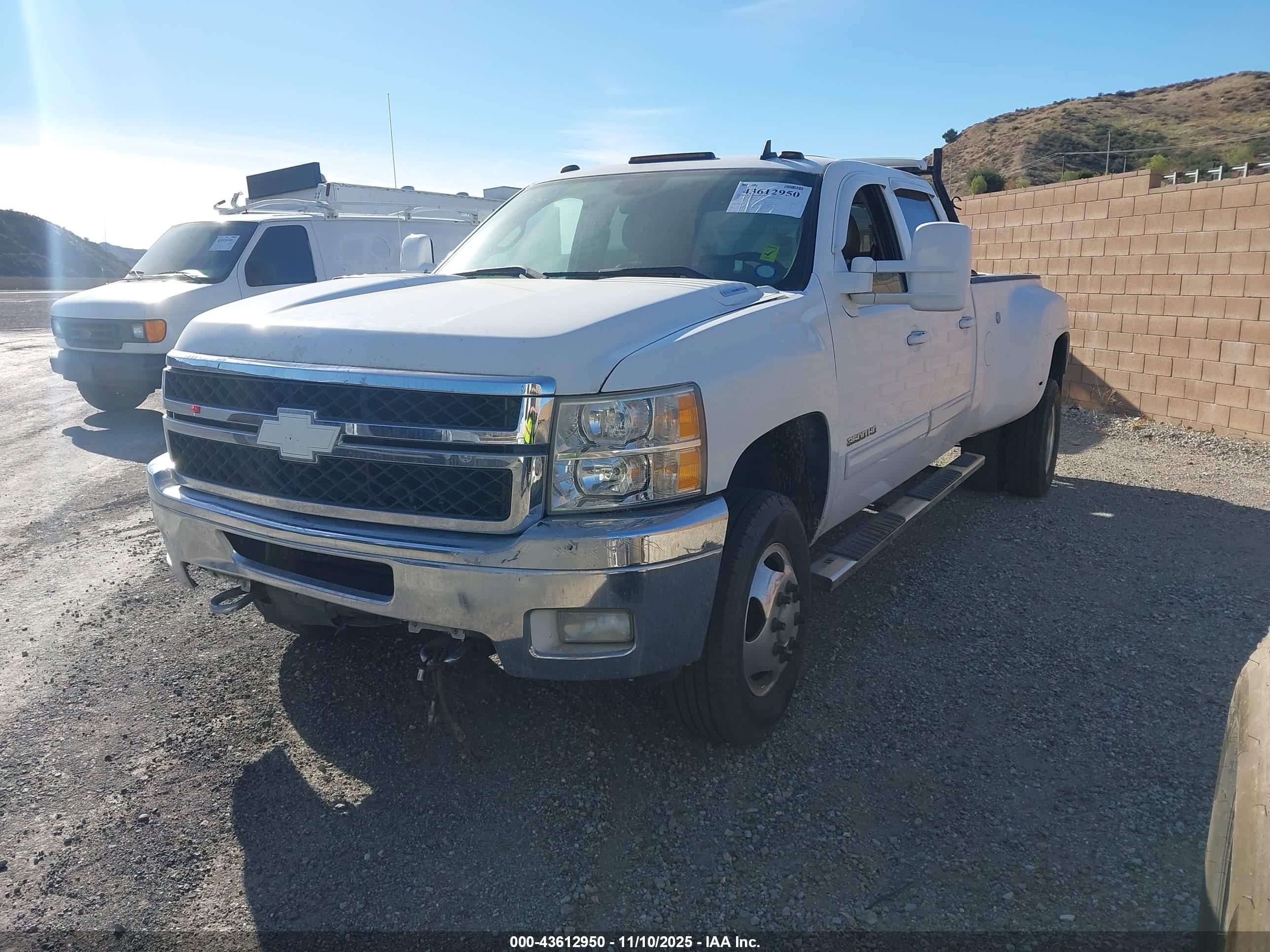 CHEVROLET SILVERADO image 2