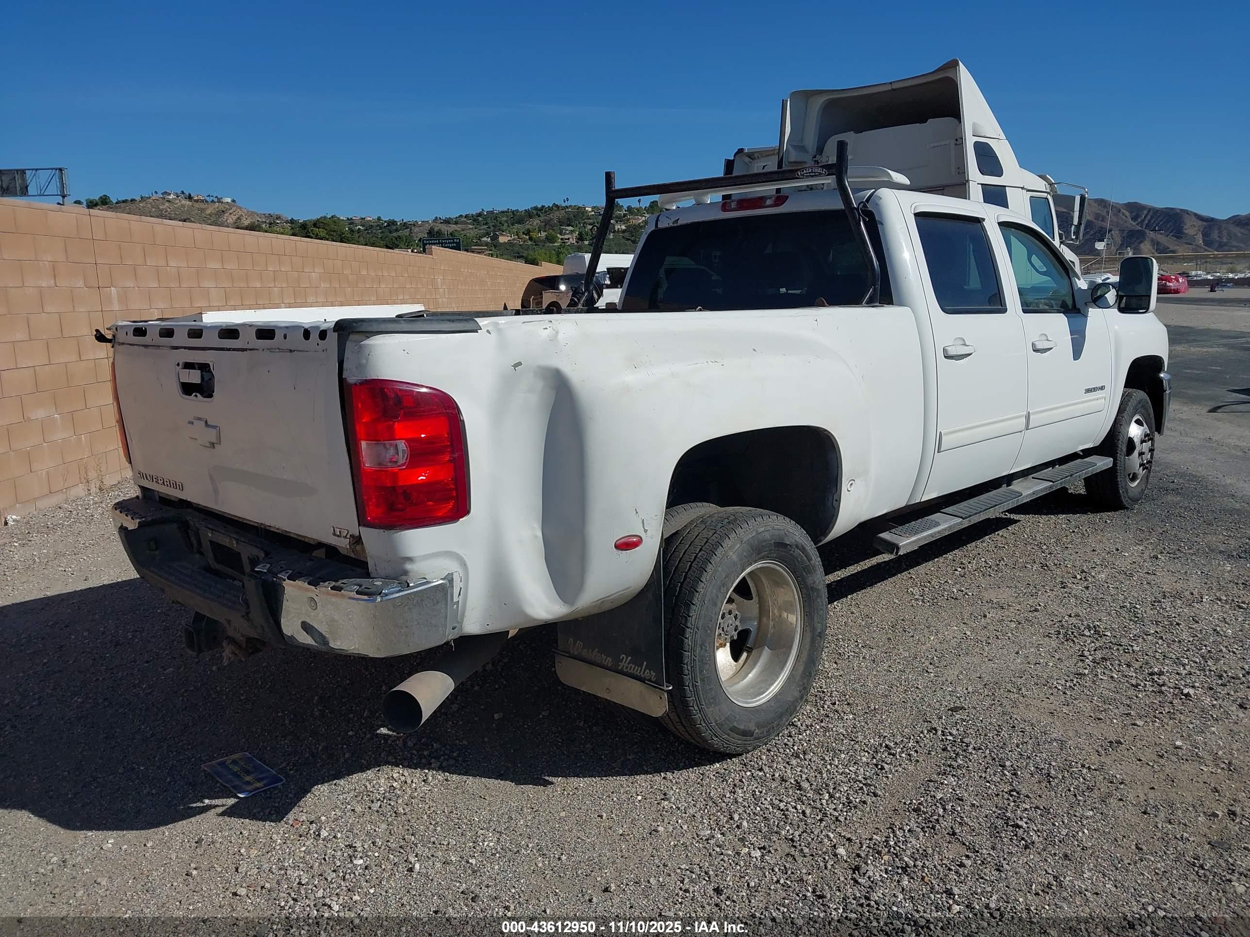 CHEVROLET SILVERADO image 4