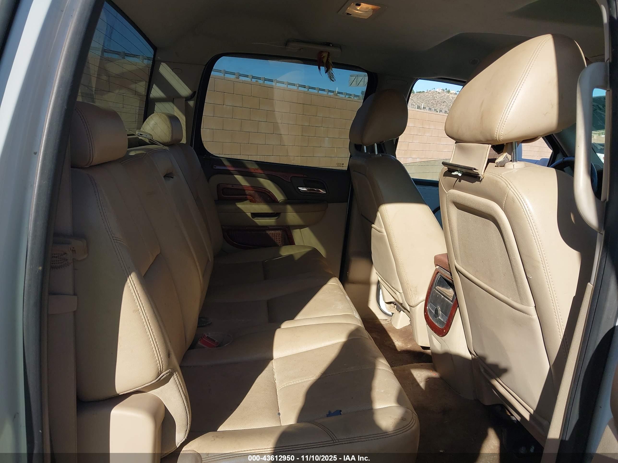 CHEVROLET SILVERADO image 8