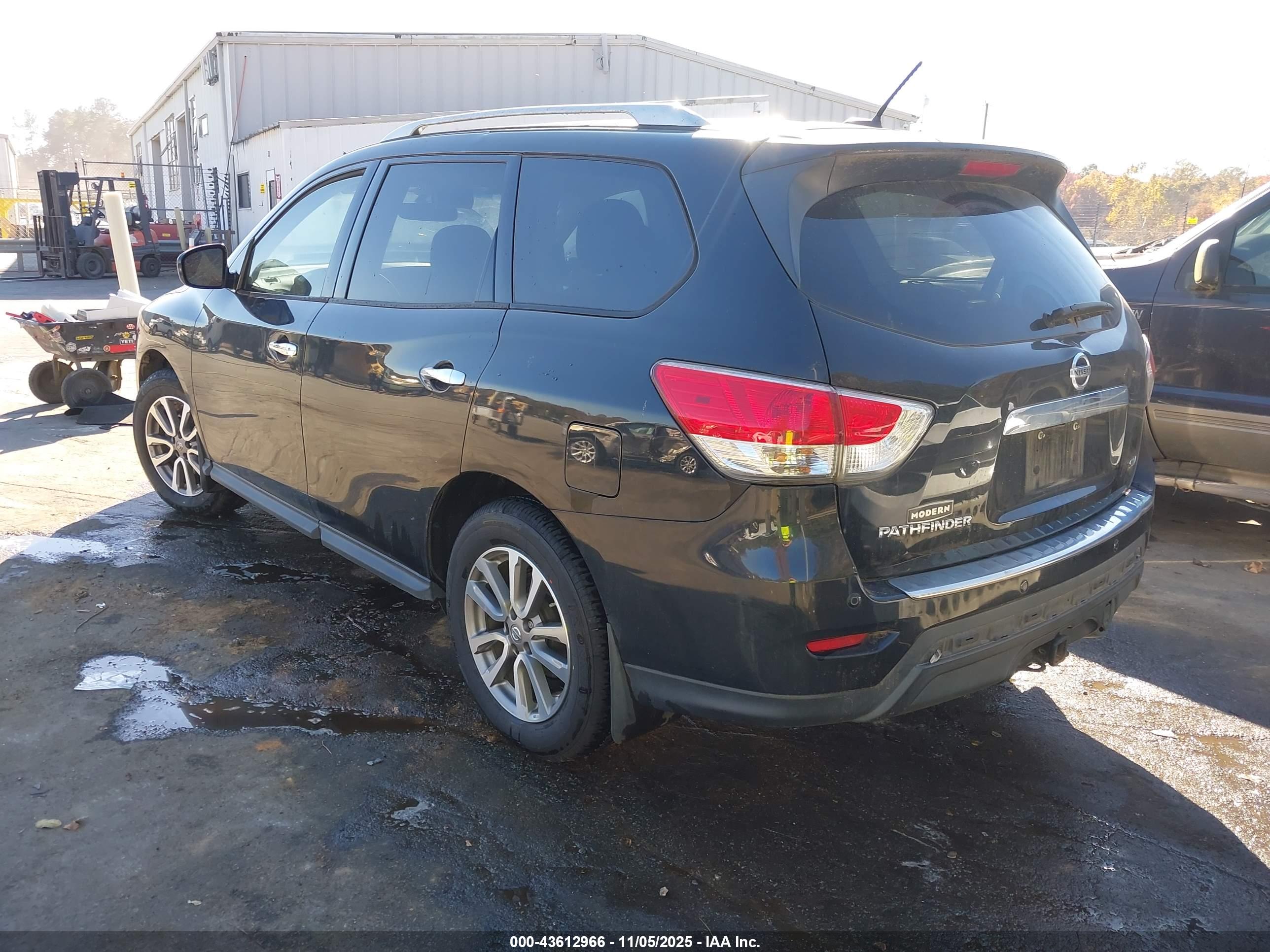 NISSAN PATHFINDER image 3