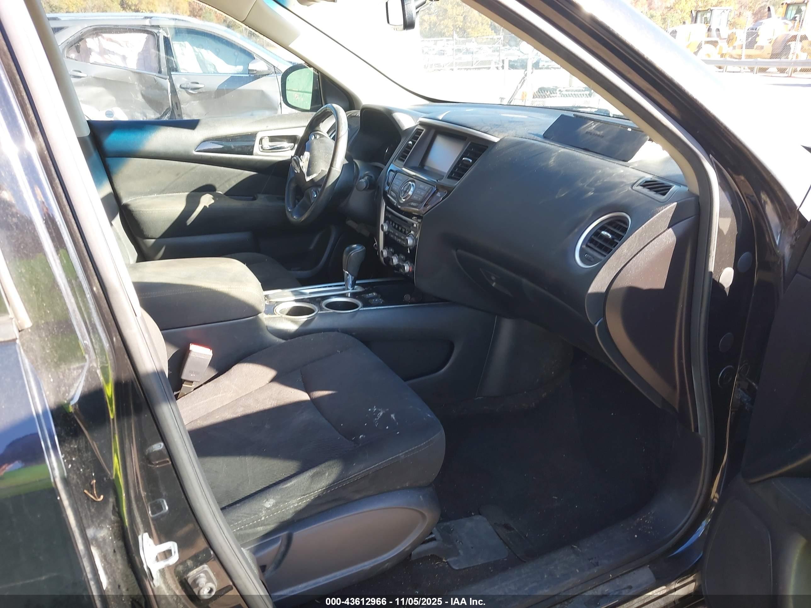 NISSAN PATHFINDER image 5