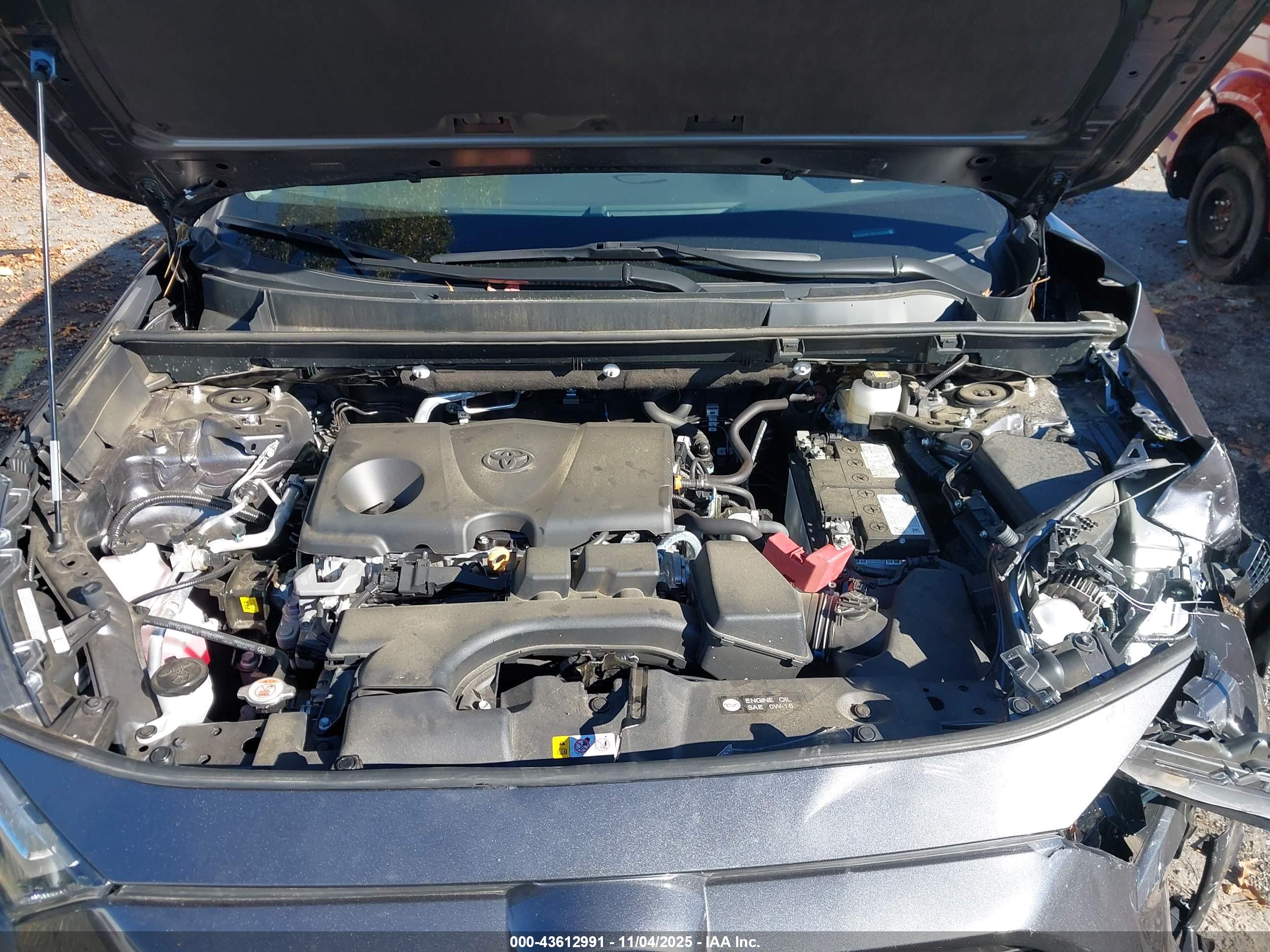 TOYOTA RAV4 image 10