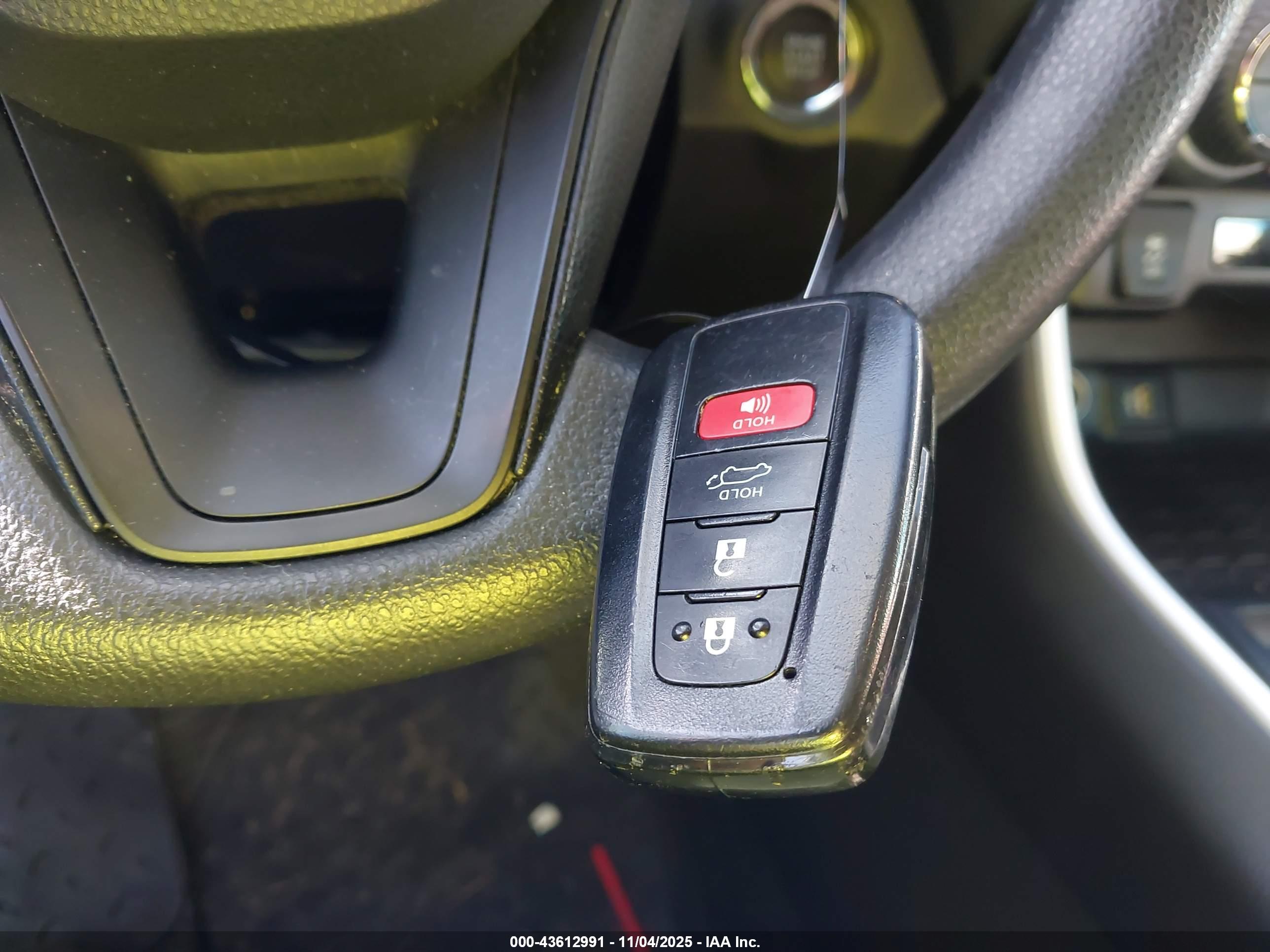 TOYOTA RAV4 image 11