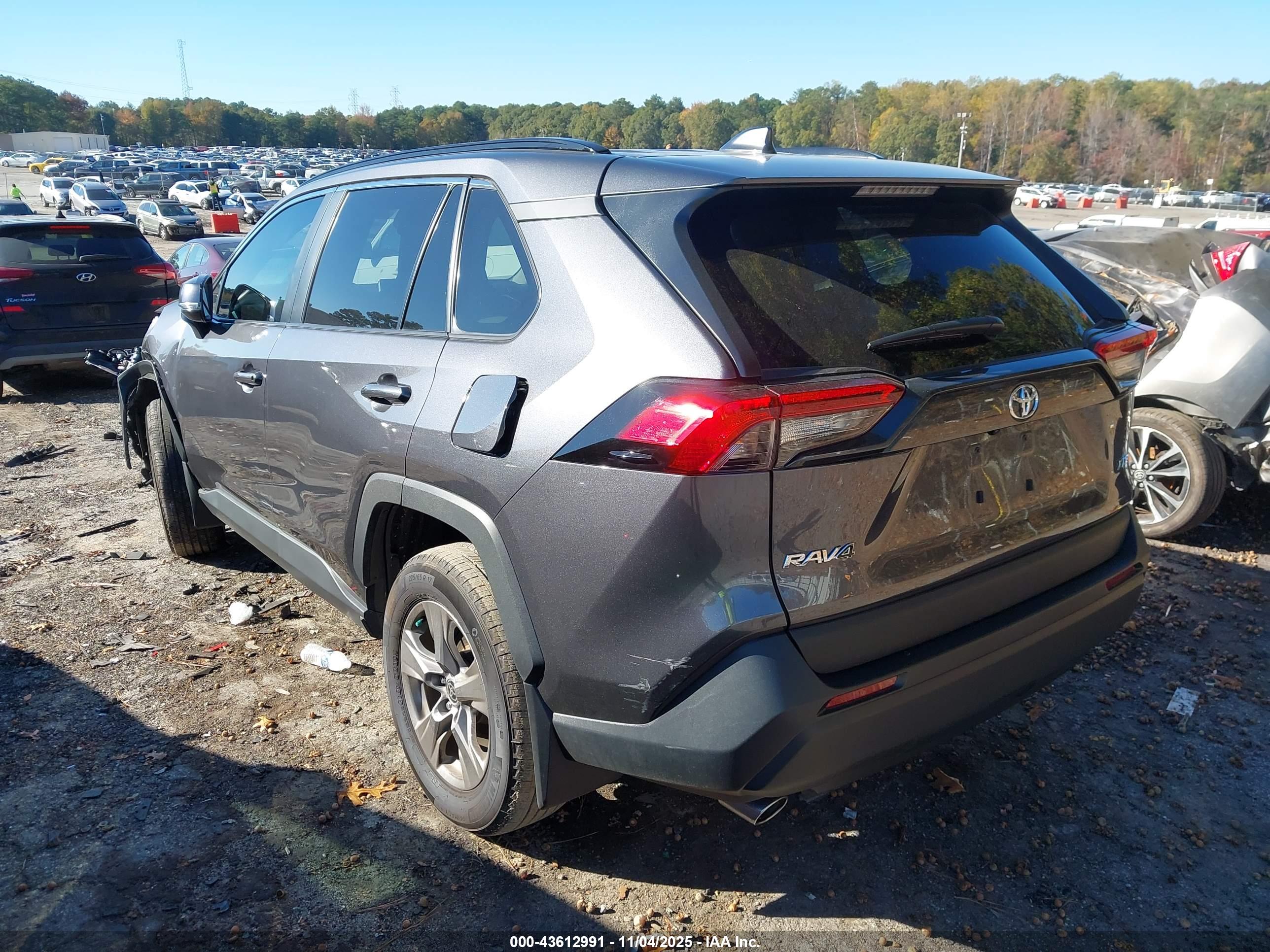 TOYOTA RAV4 image 3