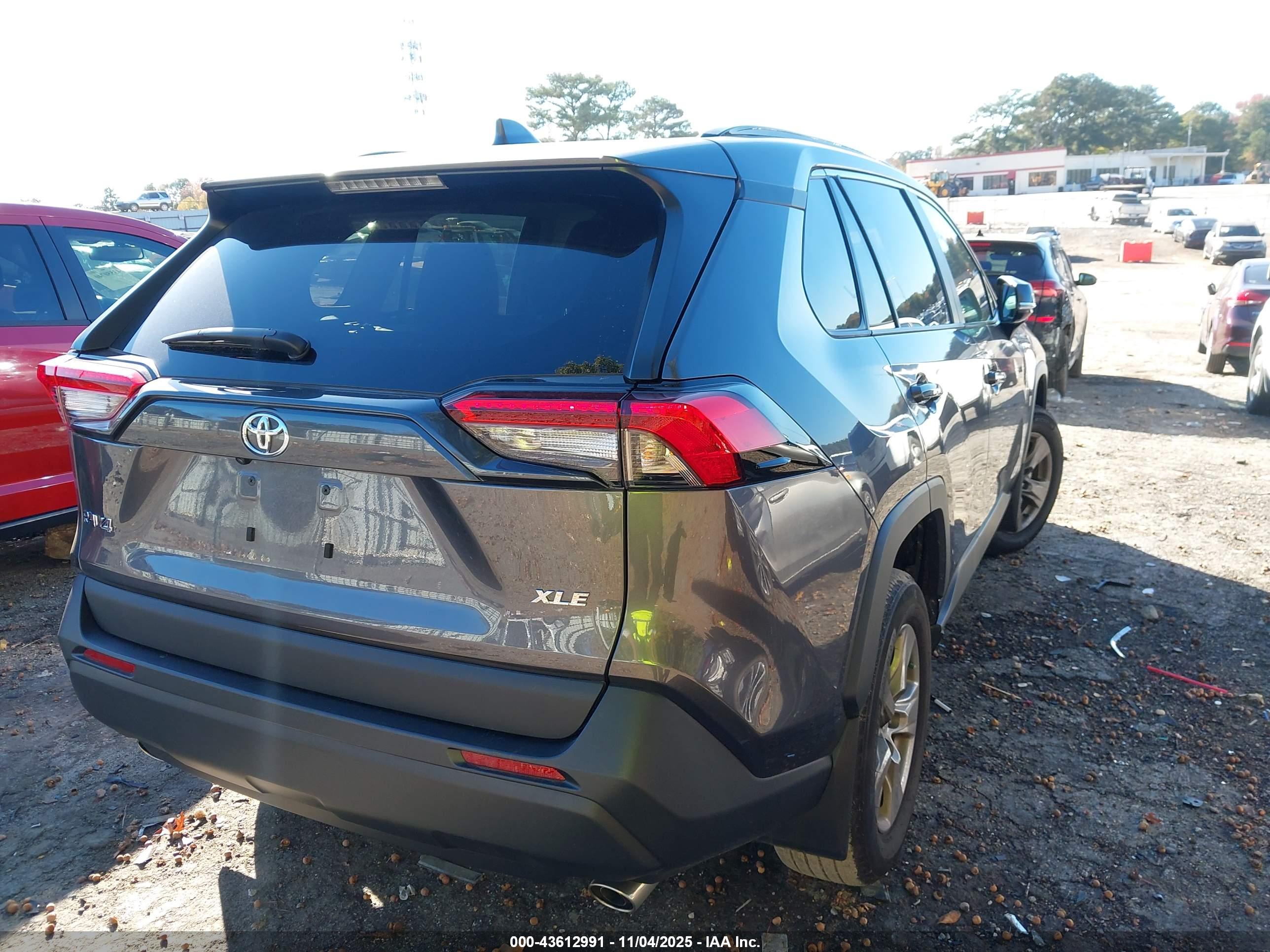 TOYOTA RAV4 image 4