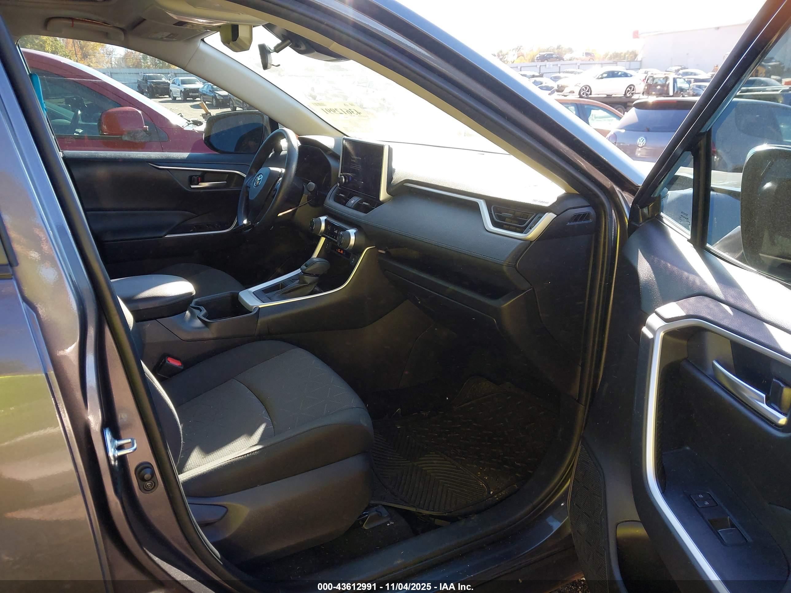 TOYOTA RAV4 image 5