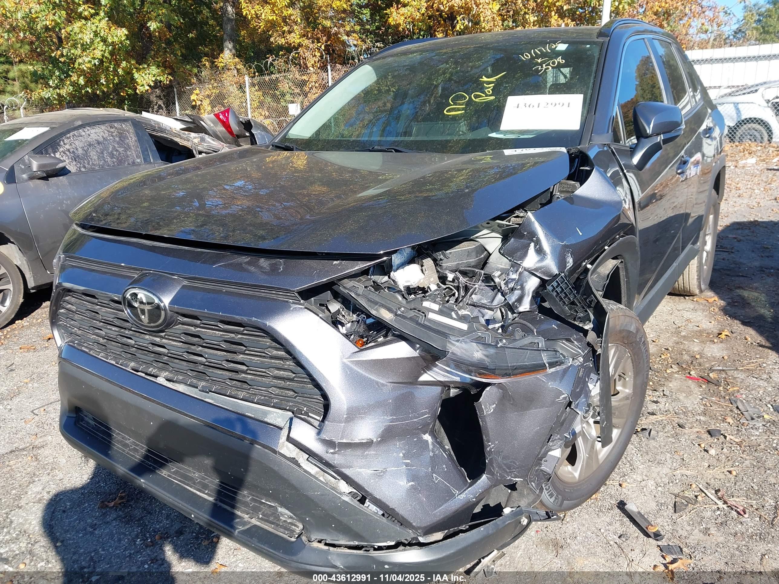 TOYOTA RAV4 image 6