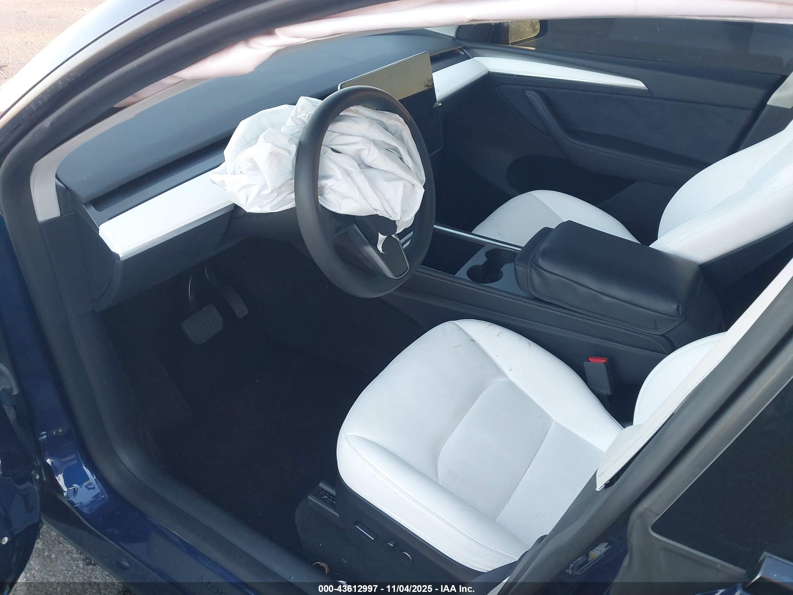 TESLA MODEL image 5