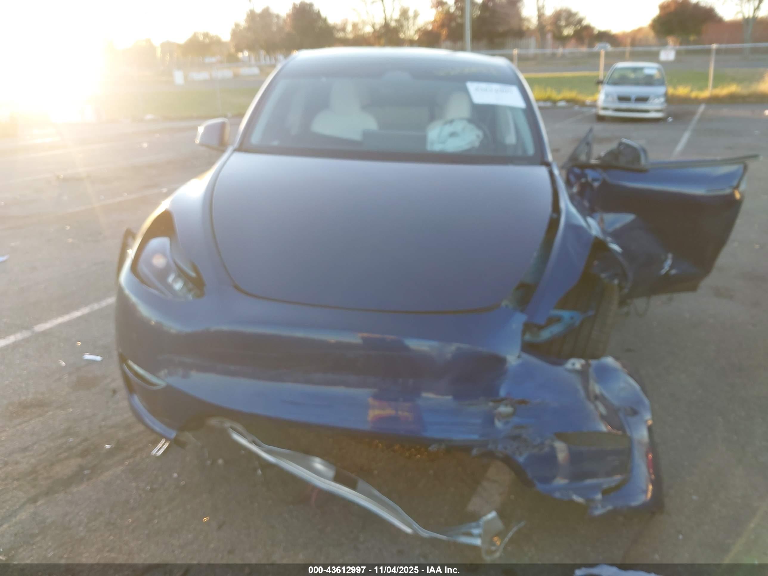 TESLA MODEL image 6