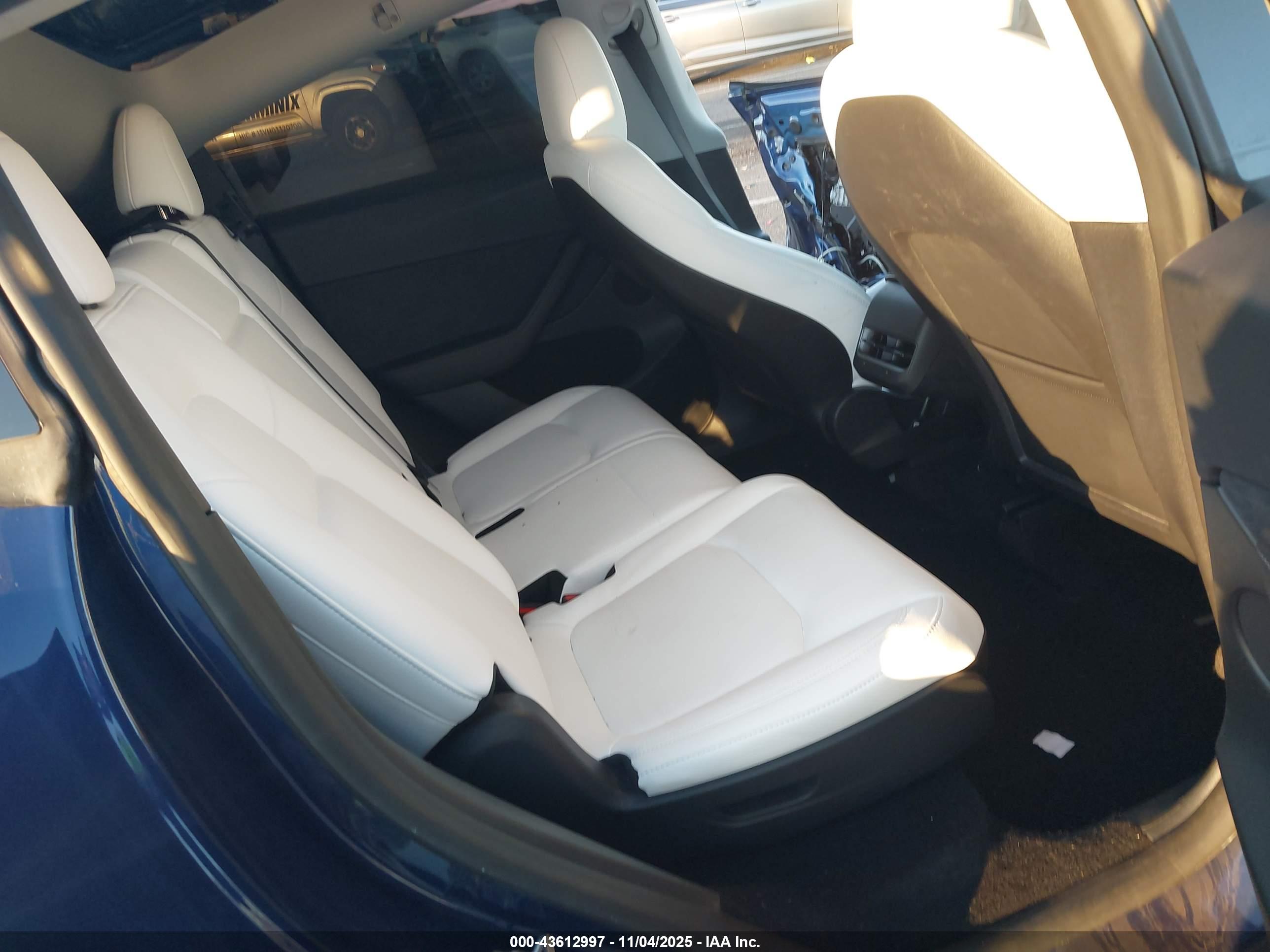 TESLA MODEL image 8
