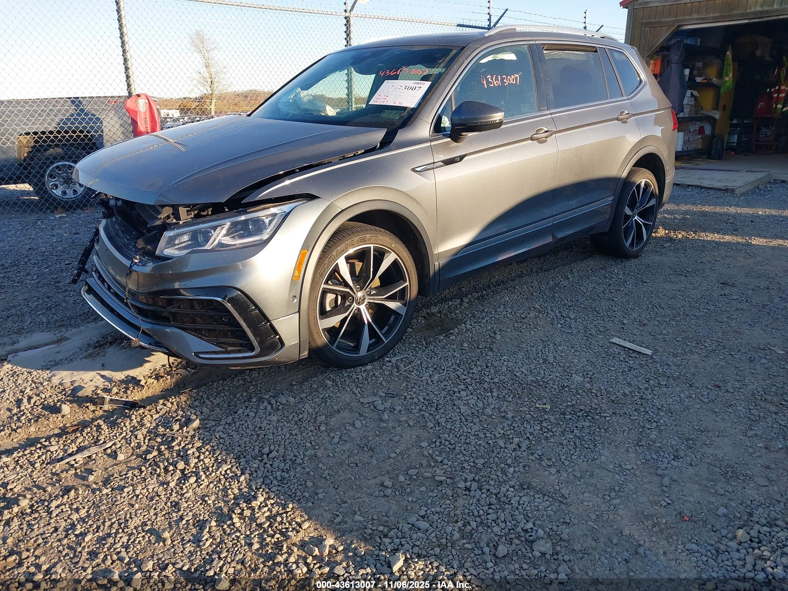 VOLKSWAGEN TIGUAN image 2