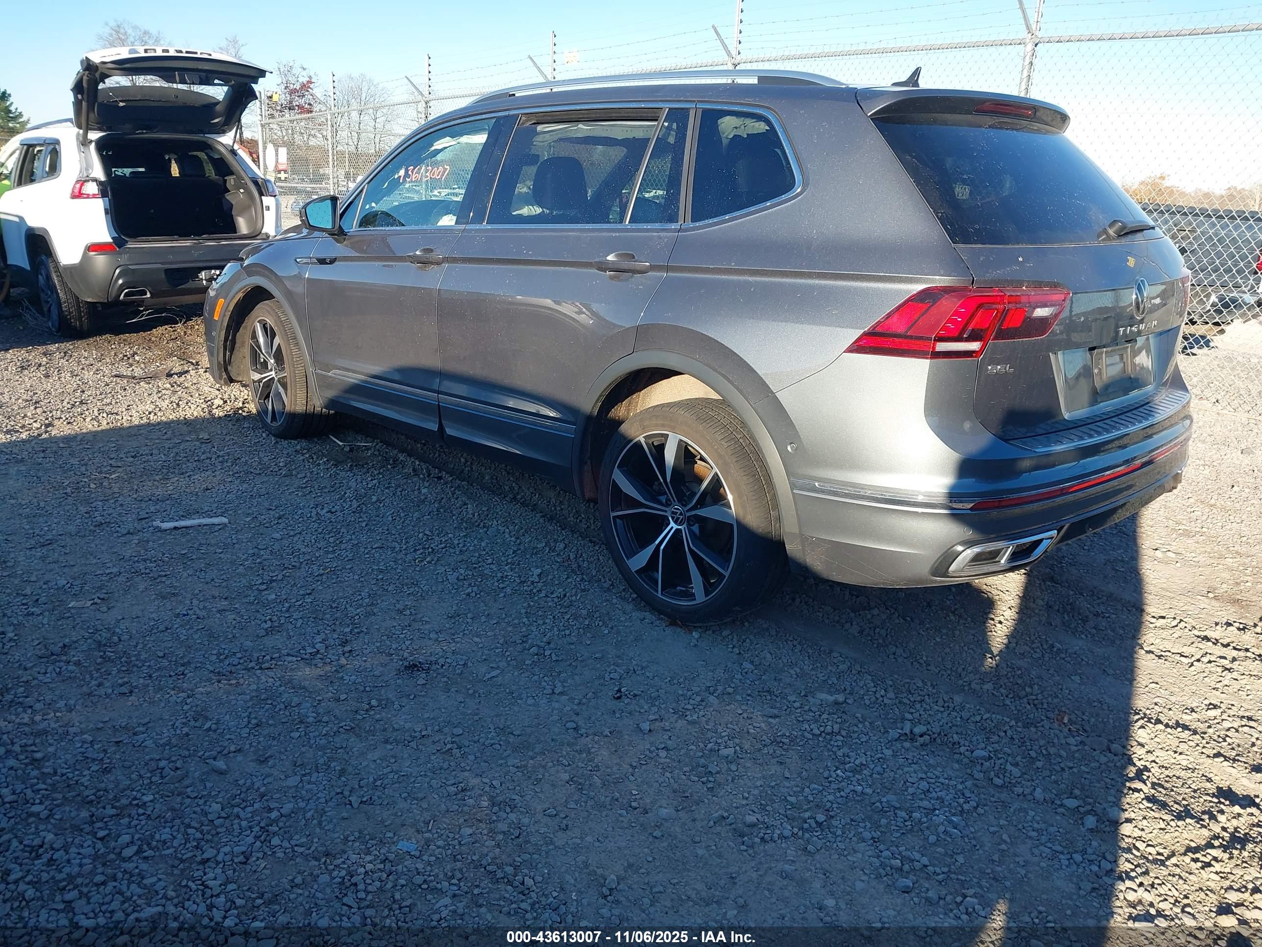 VOLKSWAGEN TIGUAN image 3