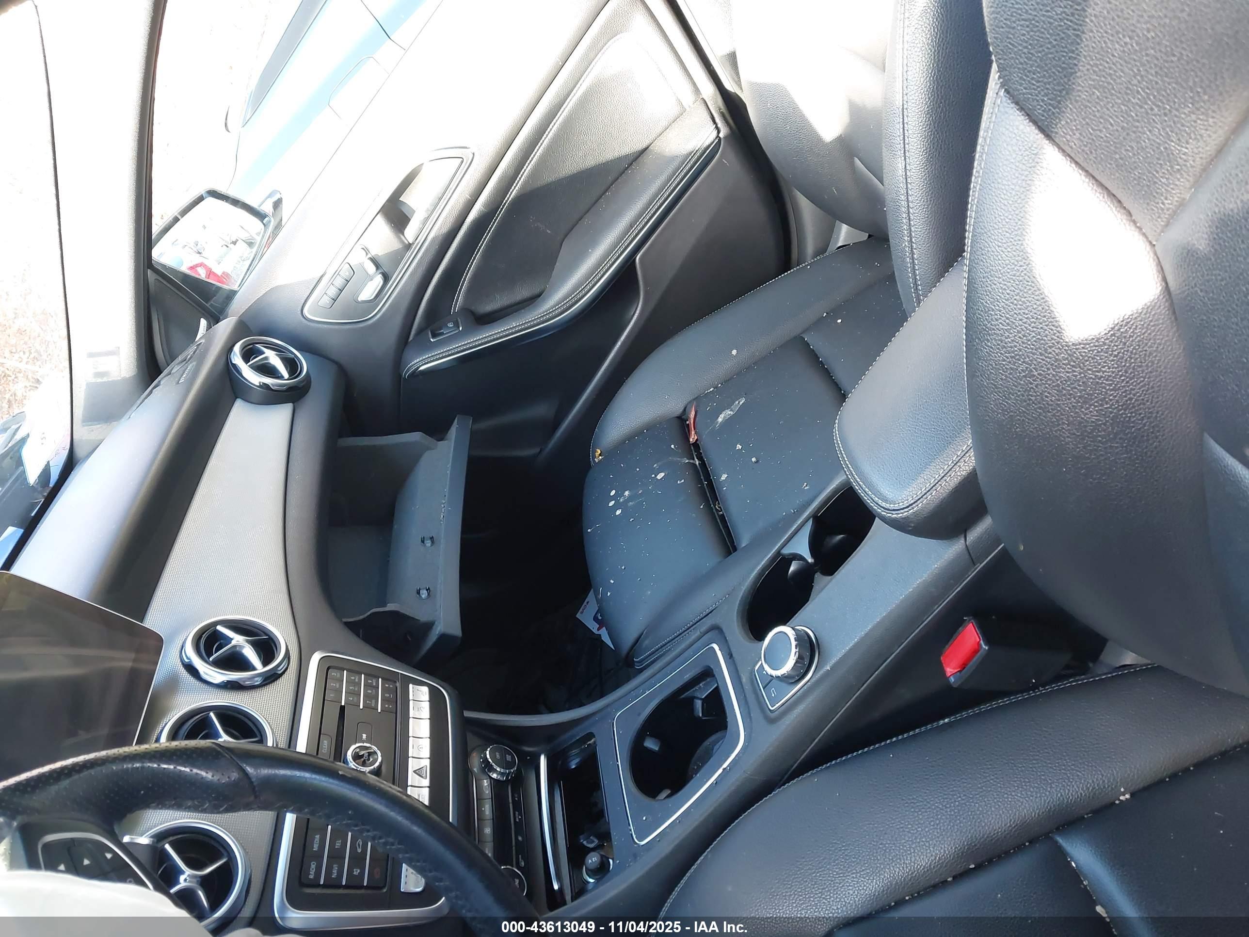 MERCEDES-BENZ GLA image 5