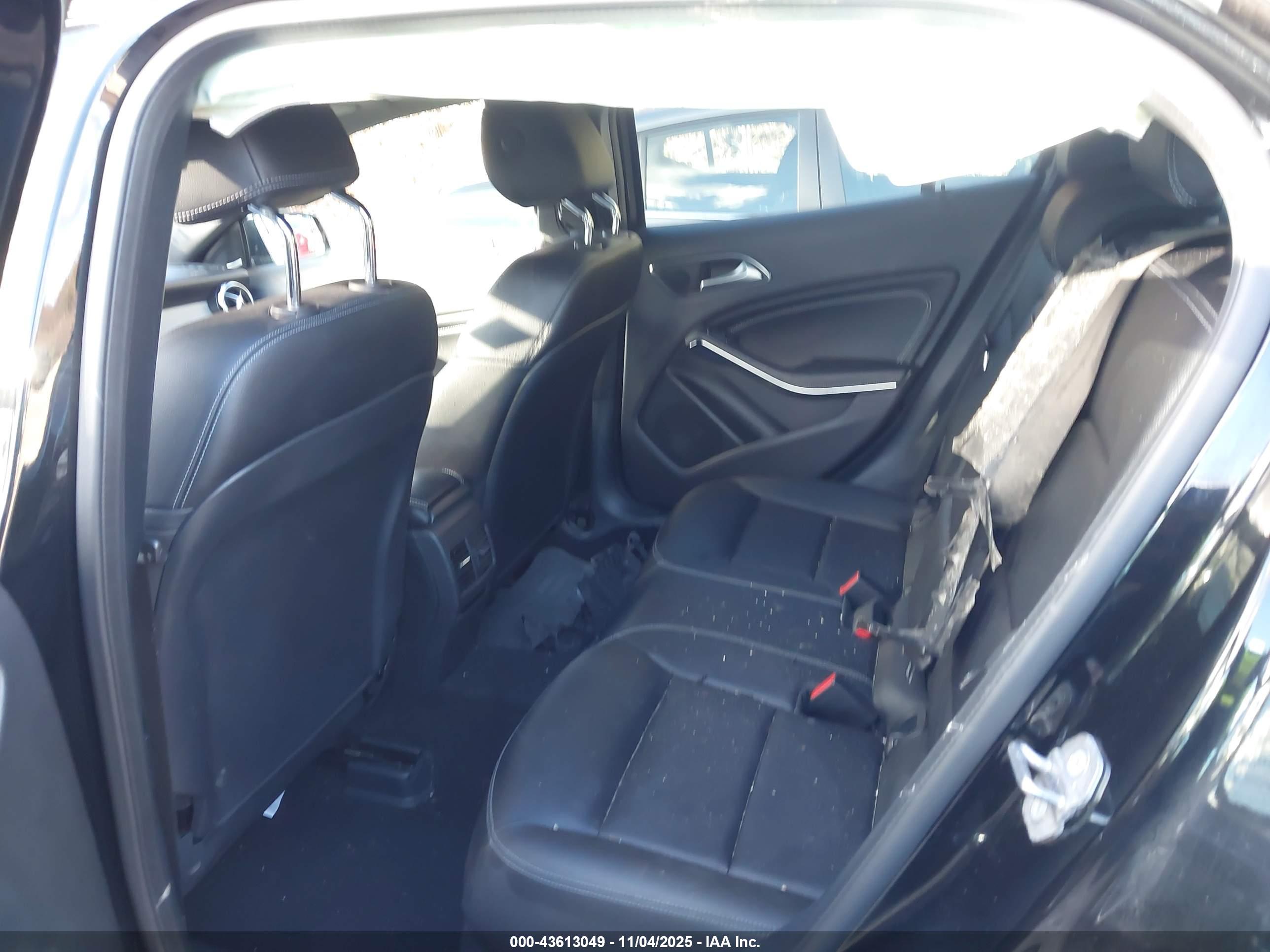 MERCEDES-BENZ GLA image 8
