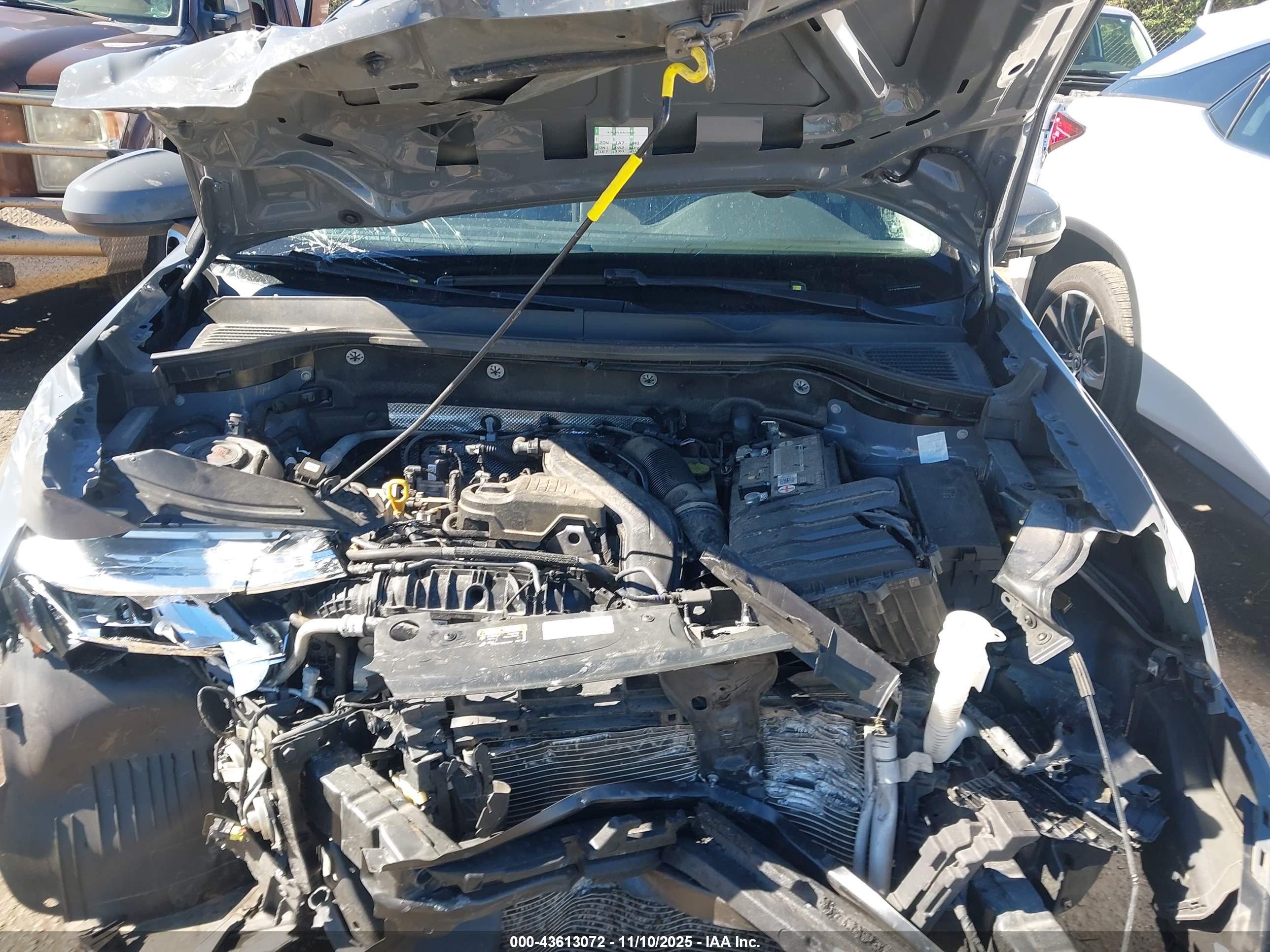 VOLKSWAGEN TAOS image 10