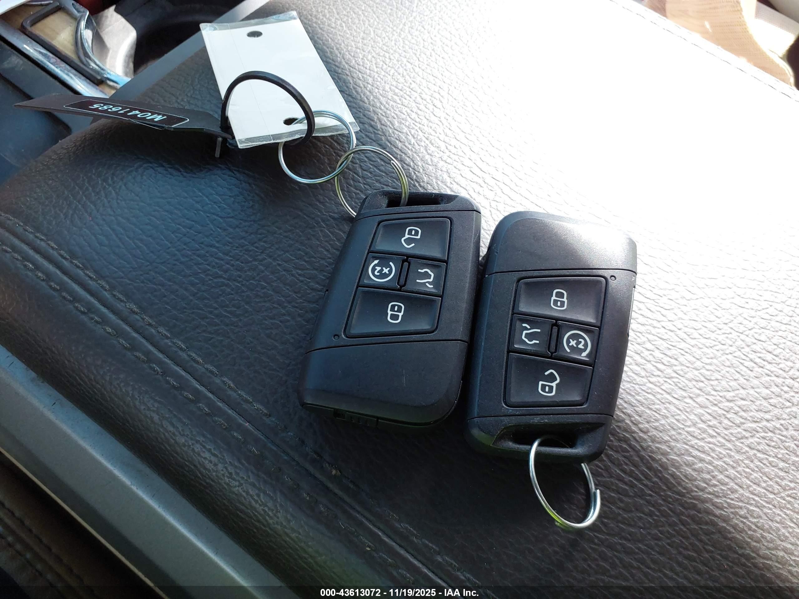 VOLKSWAGEN TAOS image 11