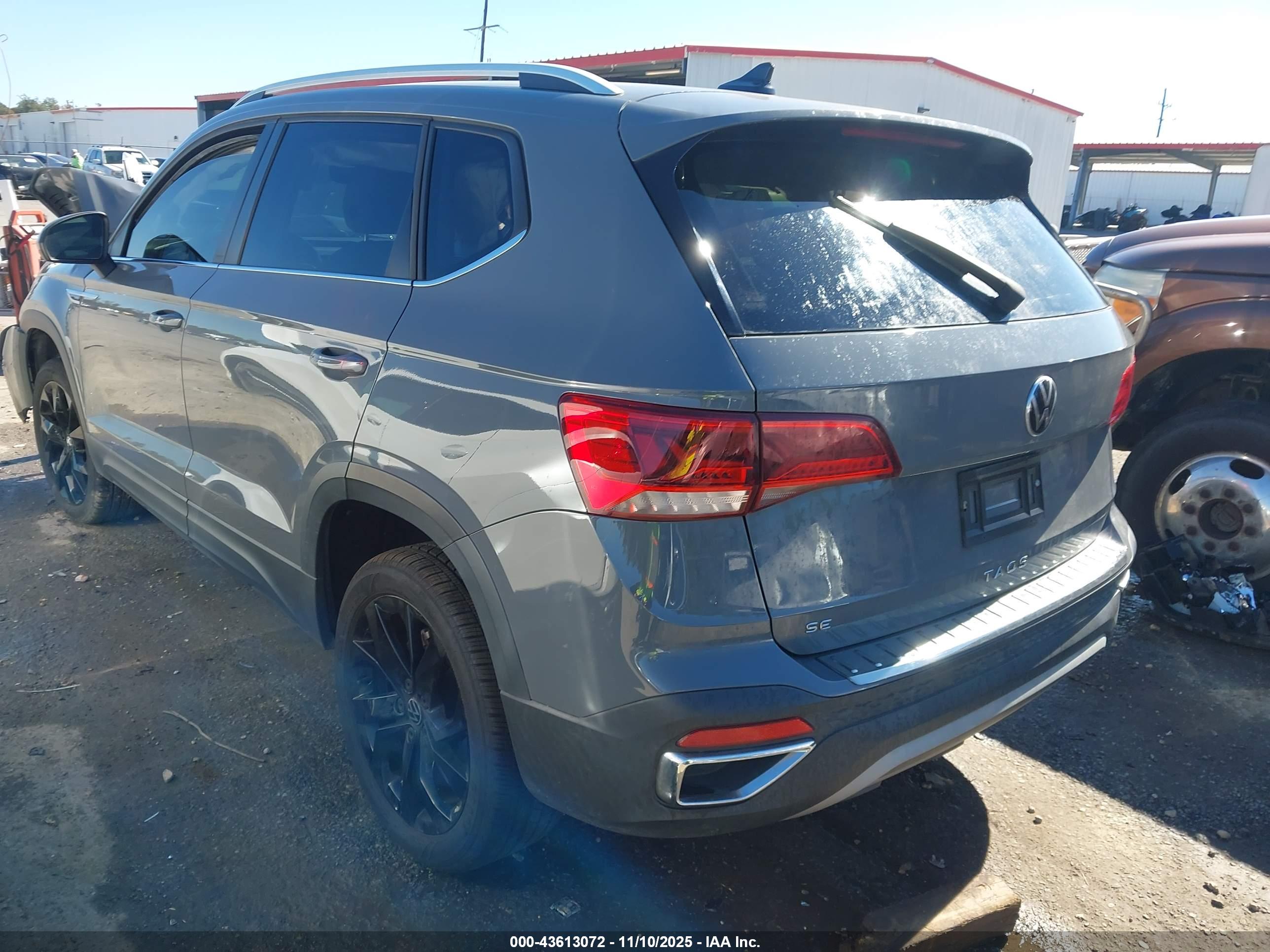 VOLKSWAGEN TAOS image 3