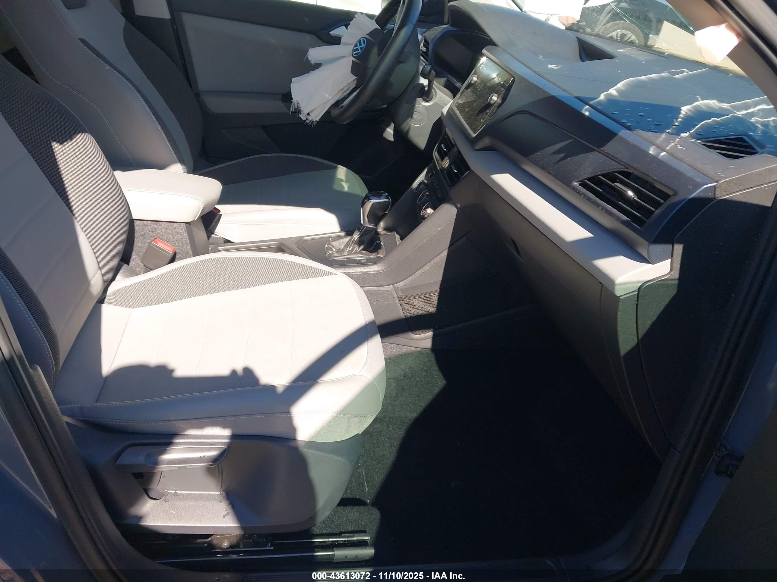 VOLKSWAGEN TAOS image 5