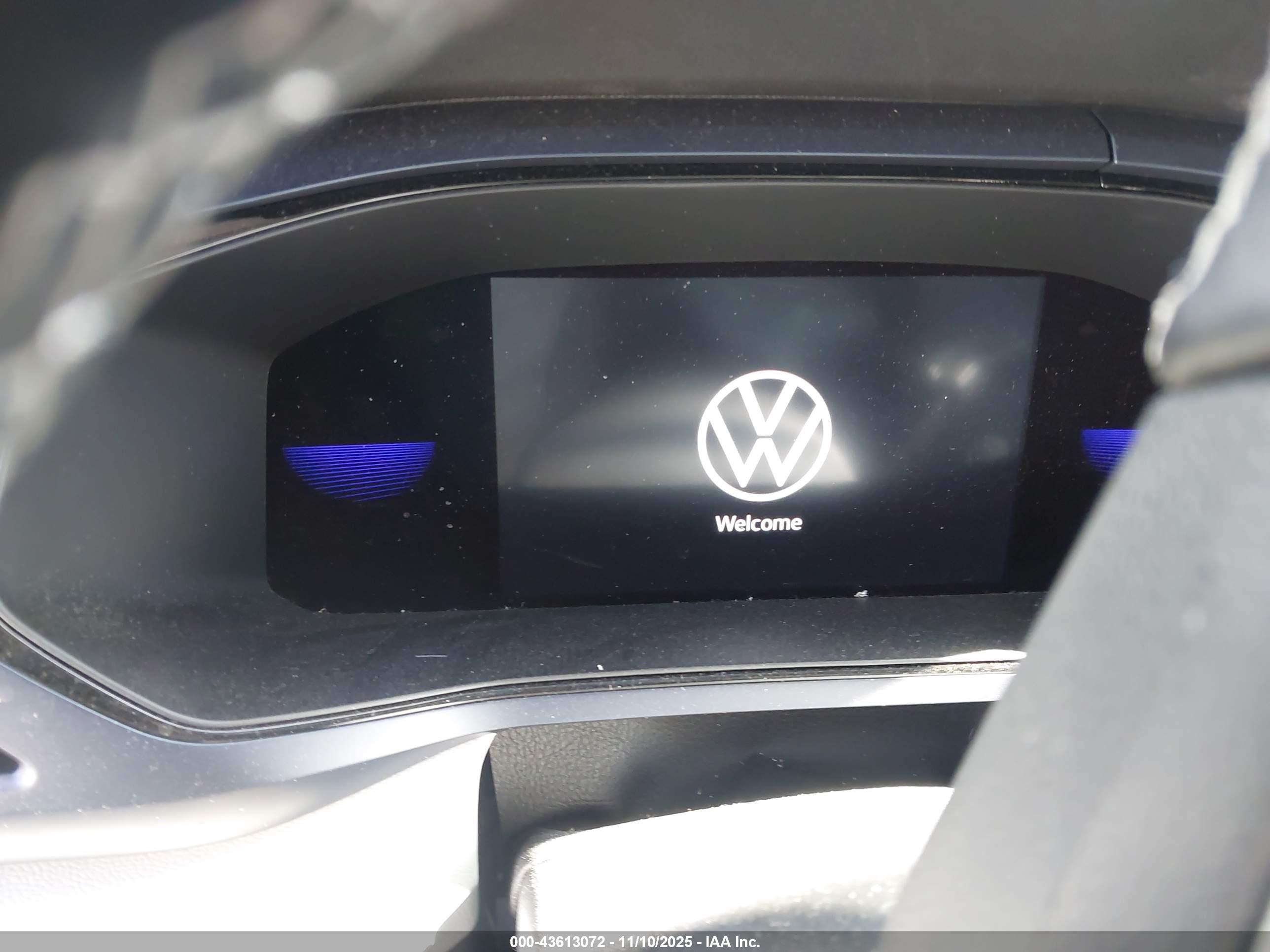 VOLKSWAGEN TAOS image 7