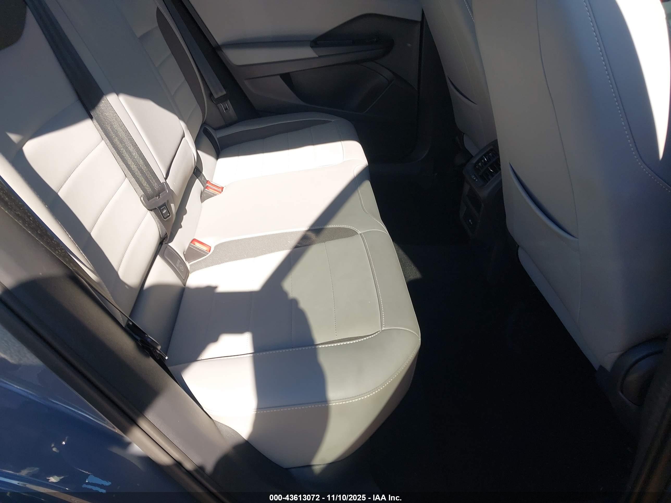 VOLKSWAGEN TAOS image 8