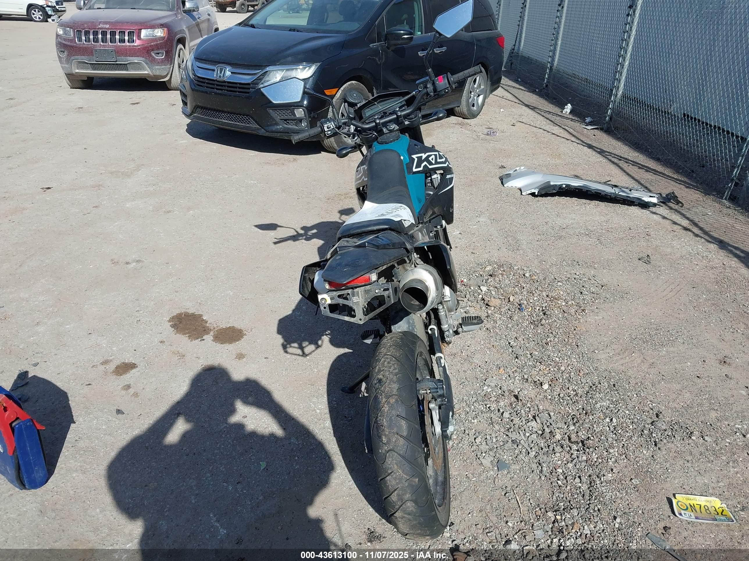 KAWASAKI KLX300 image 6