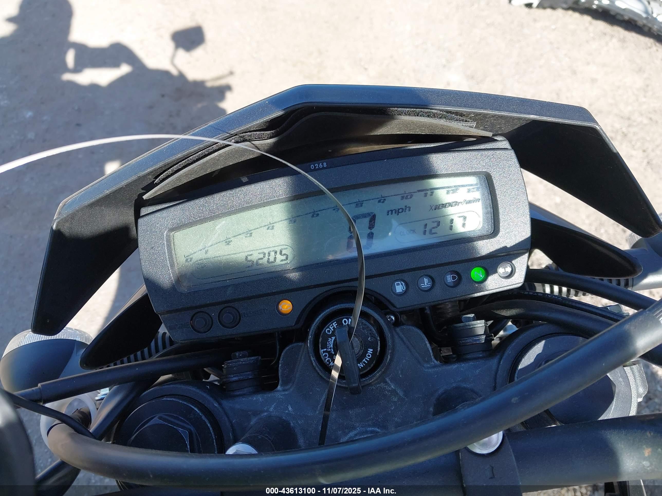 KAWASAKI KLX300 image 7