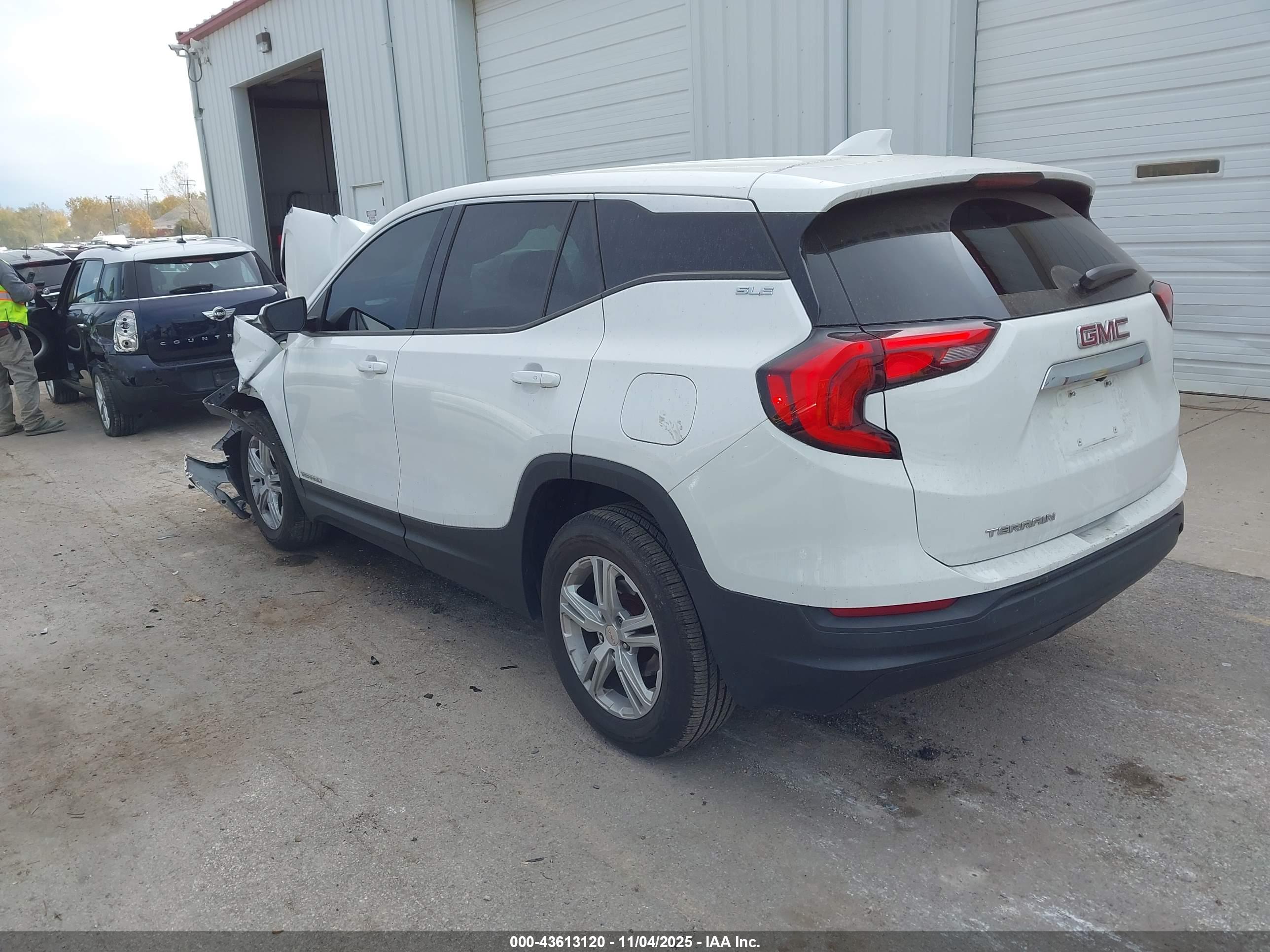 GMC TERRAIN image 3