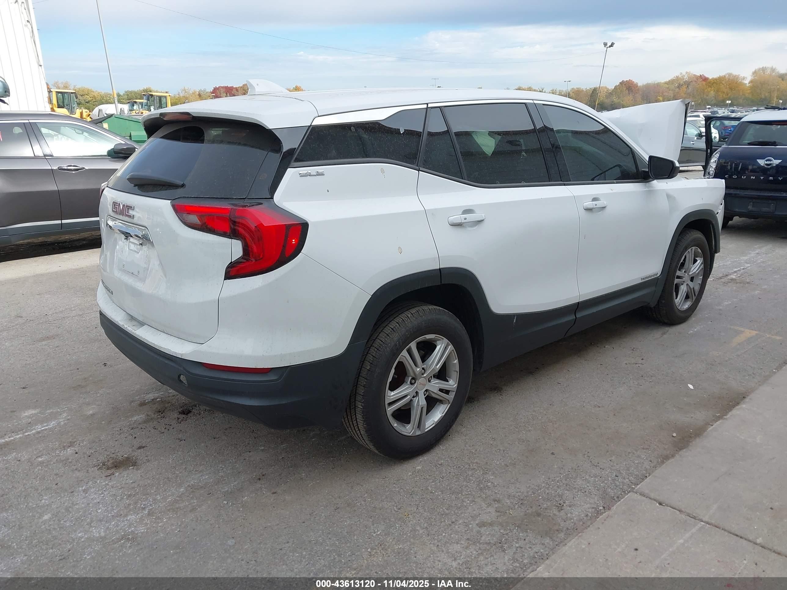 GMC TERRAIN image 4