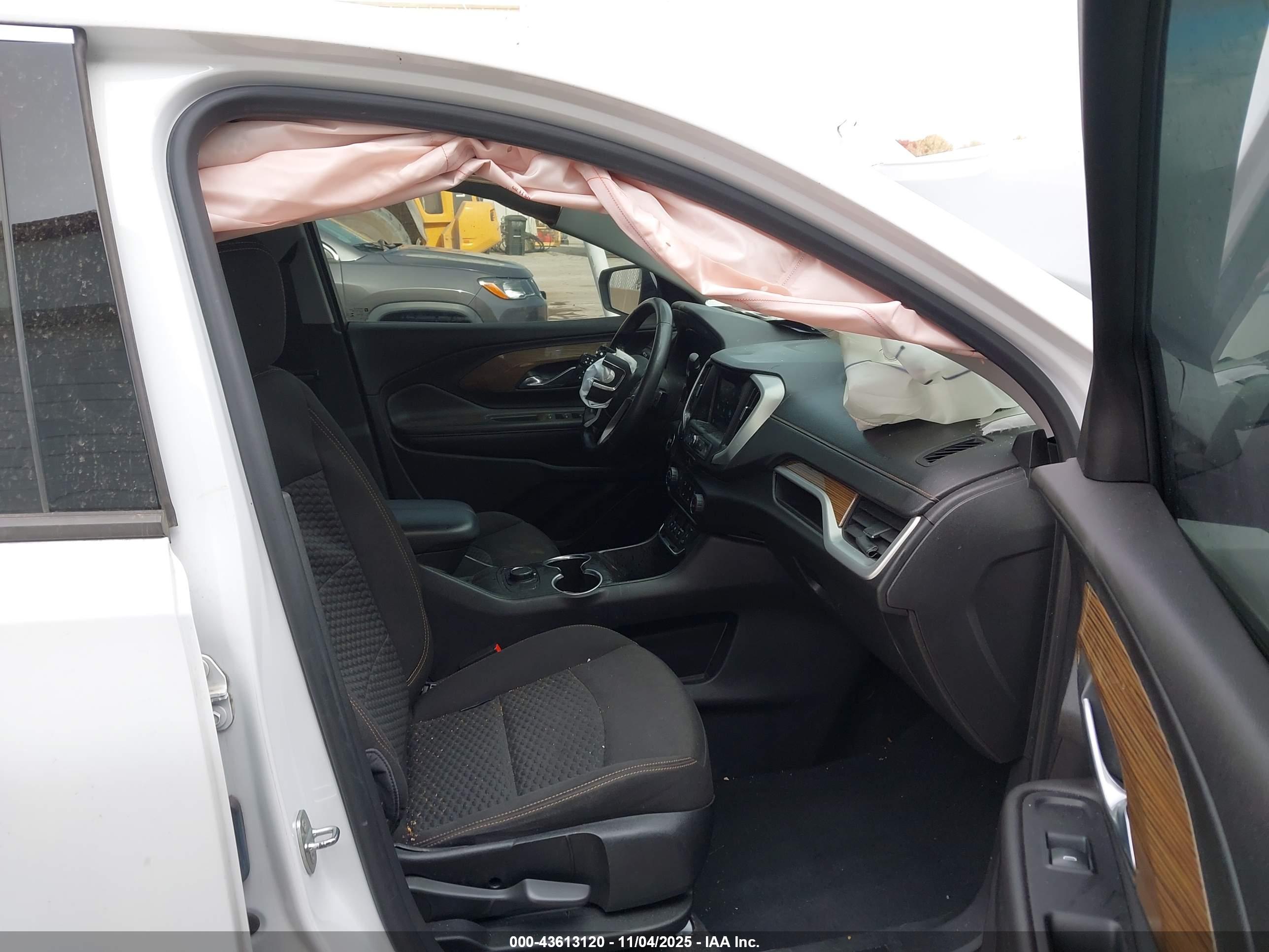 GMC TERRAIN image 5