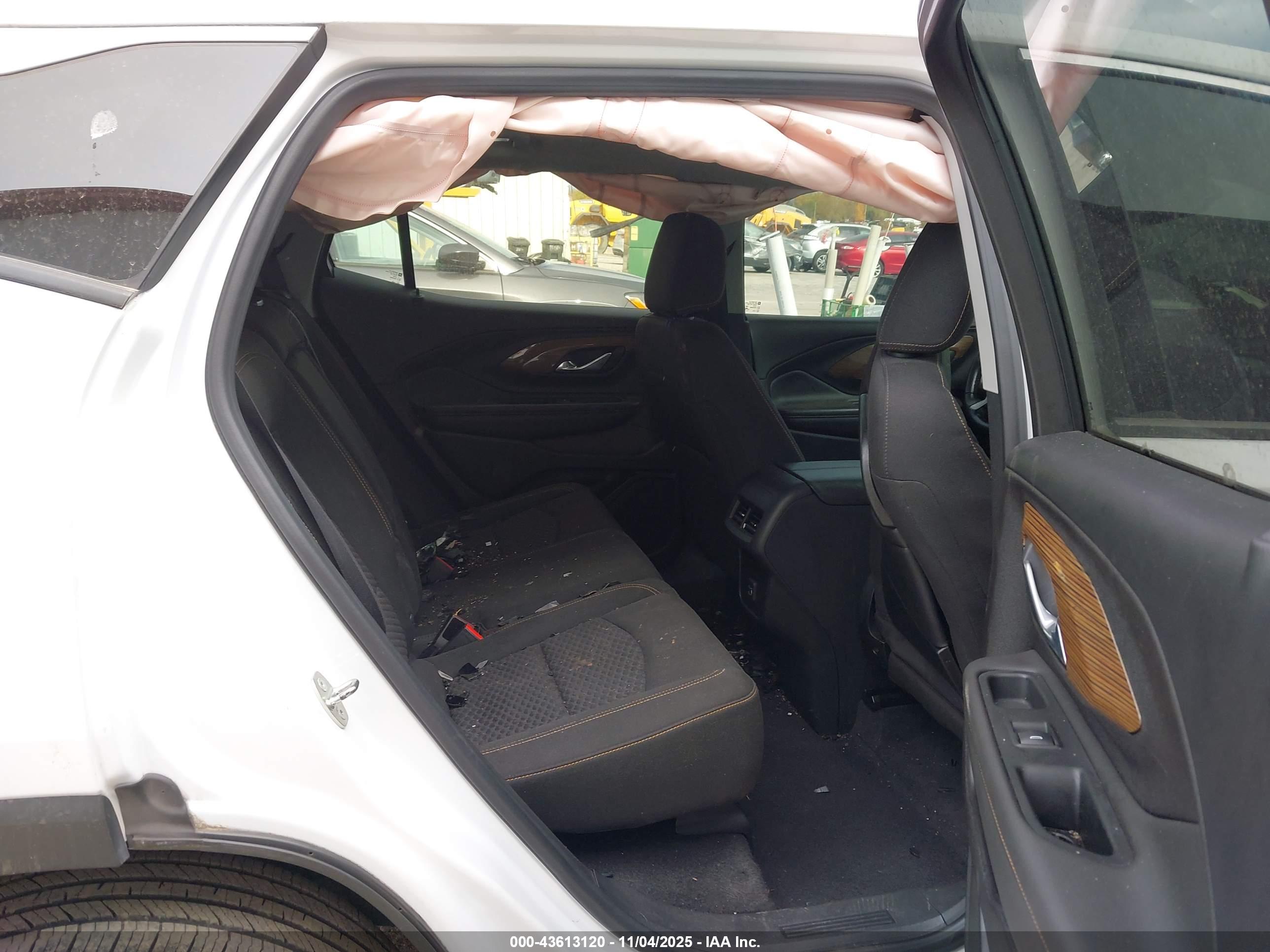 GMC TERRAIN image 8