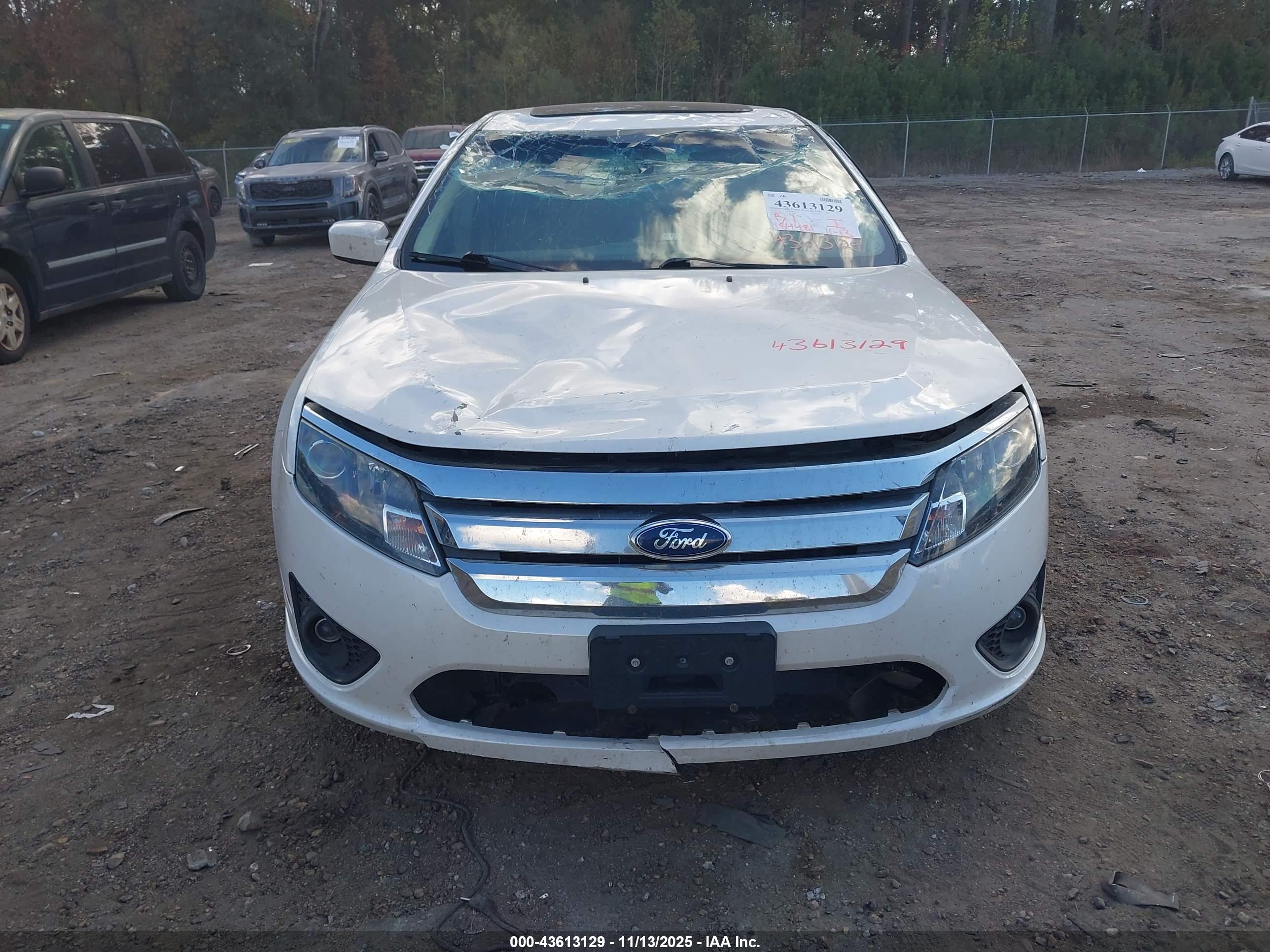 FORD FUSION image 6