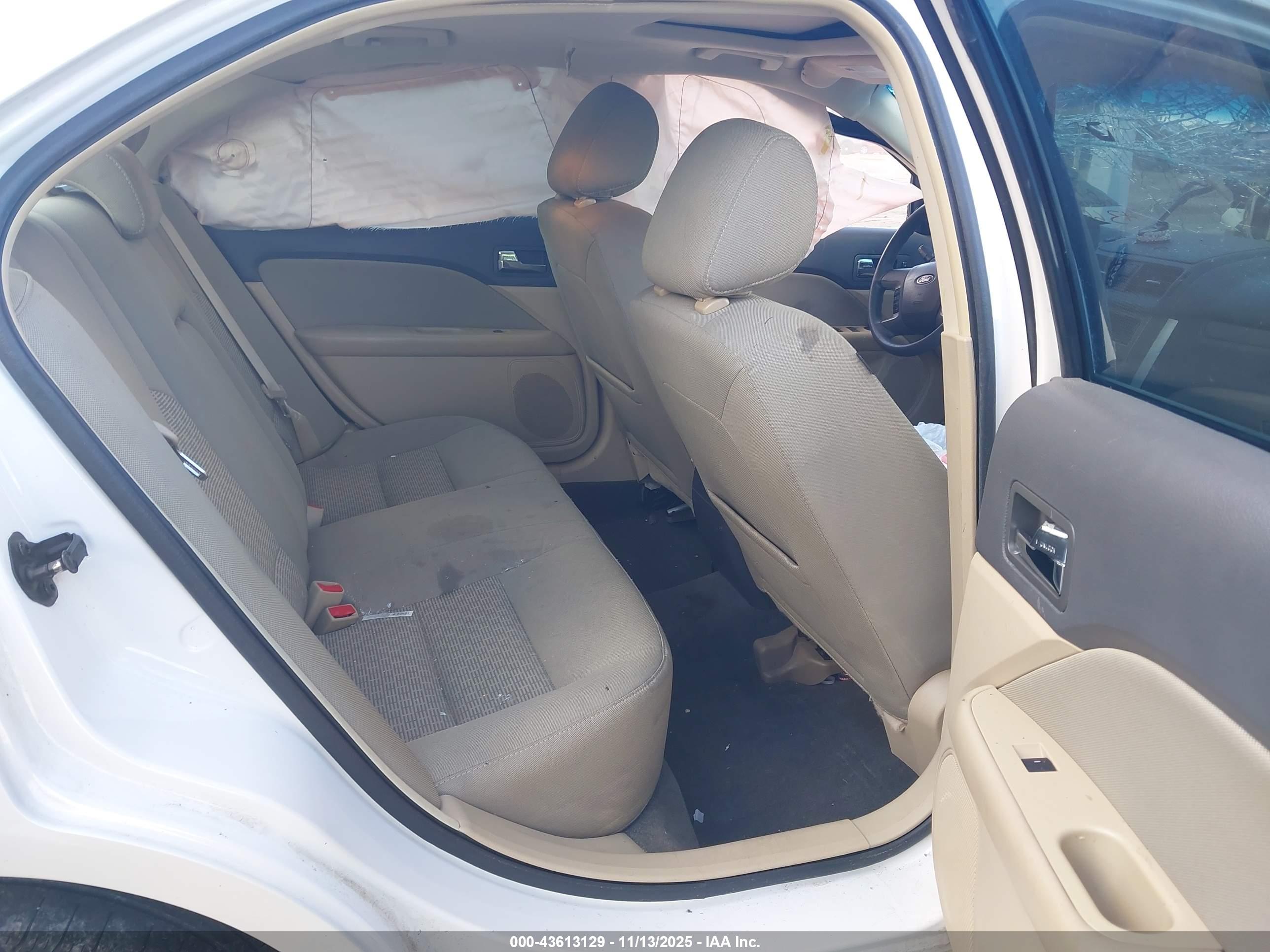 FORD FUSION image 8