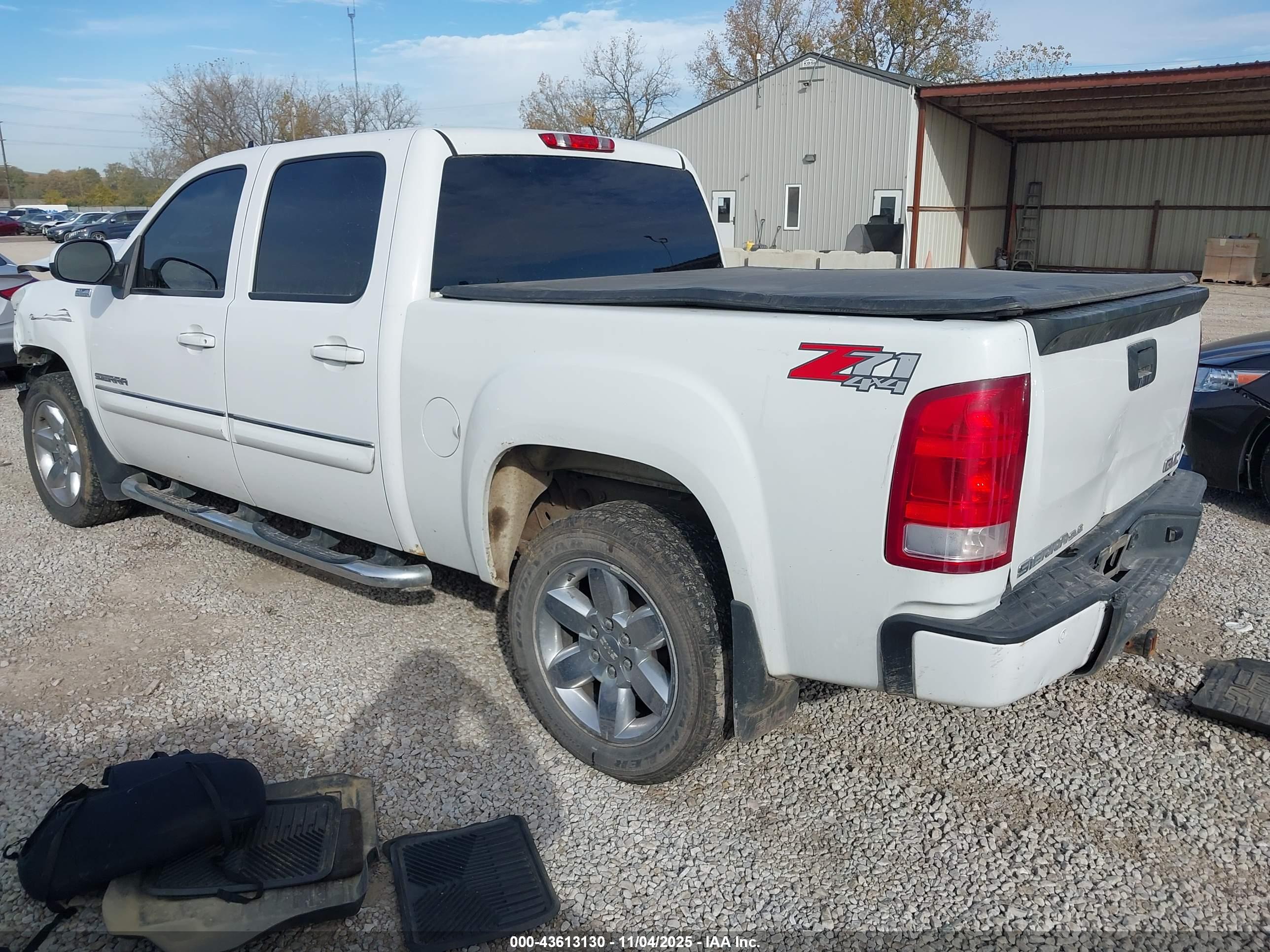 GMC SIERRA image 3