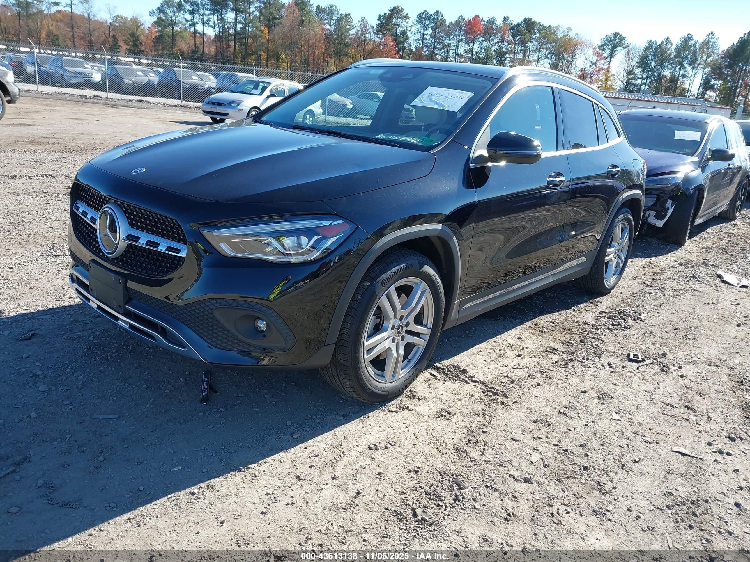 MERCEDES-BENZ GLA image 2