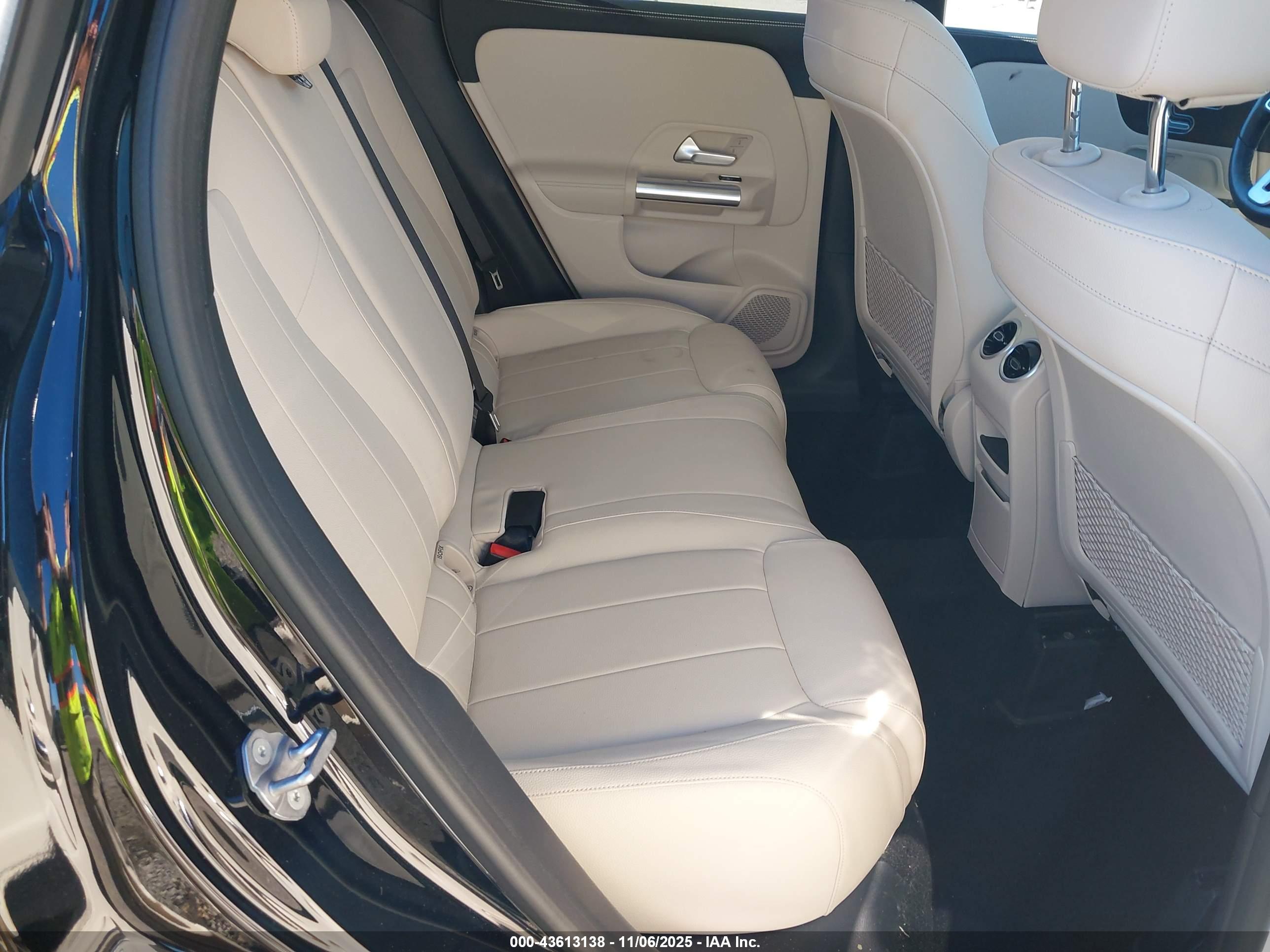 MERCEDES-BENZ GLA image 8