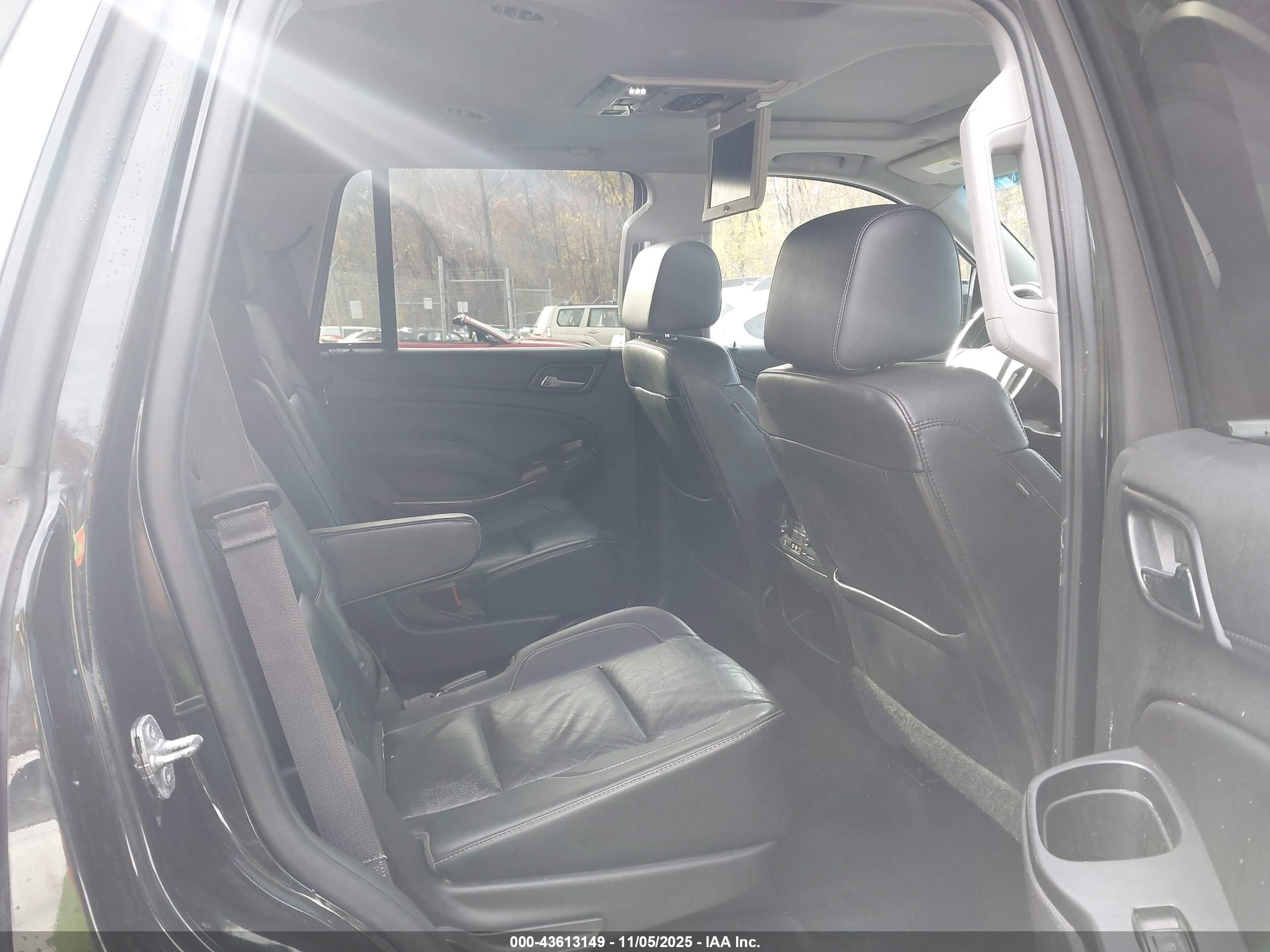 CHEVROLET TAHOE image 8