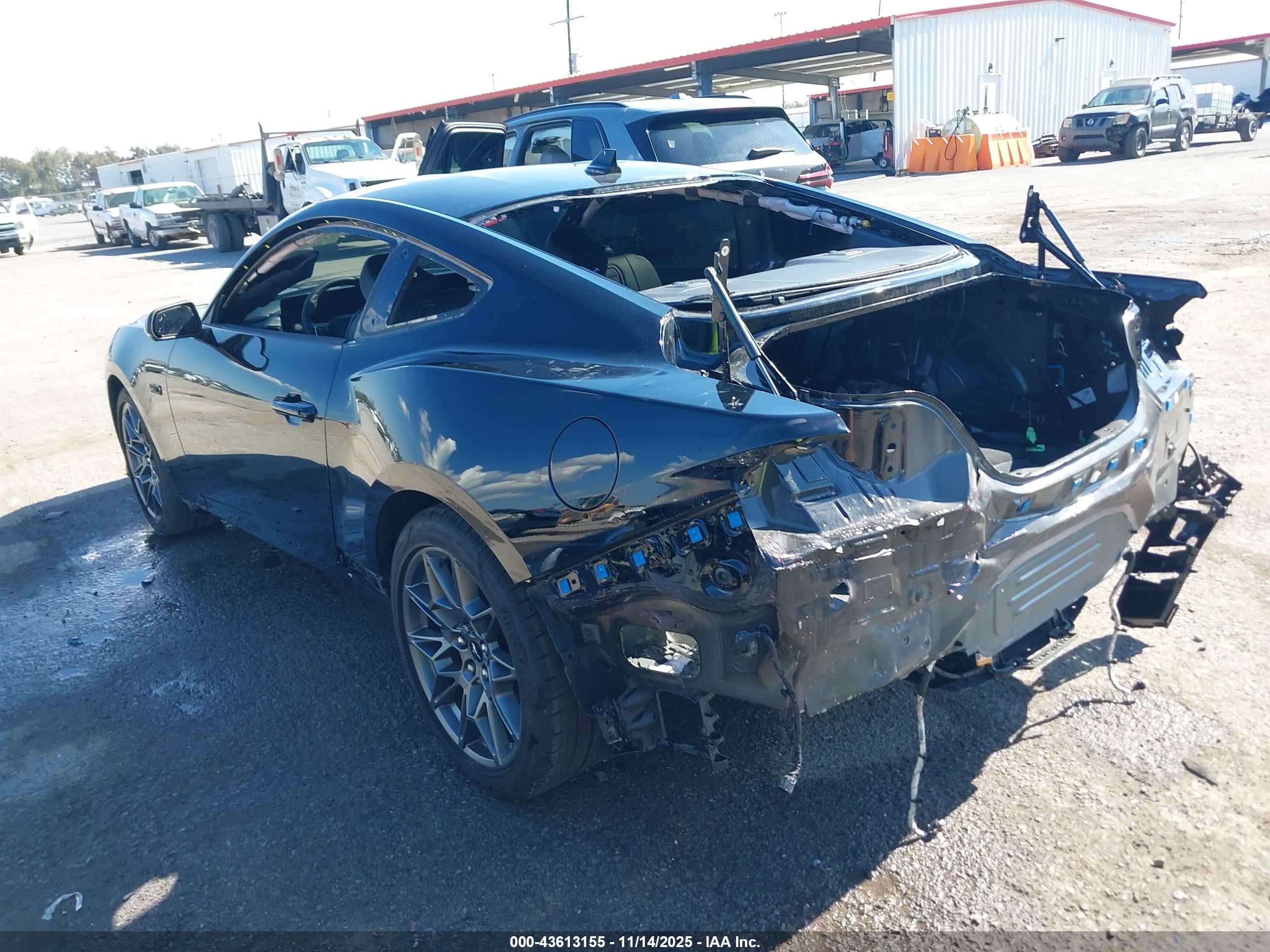 FORD MUSTANG image 3