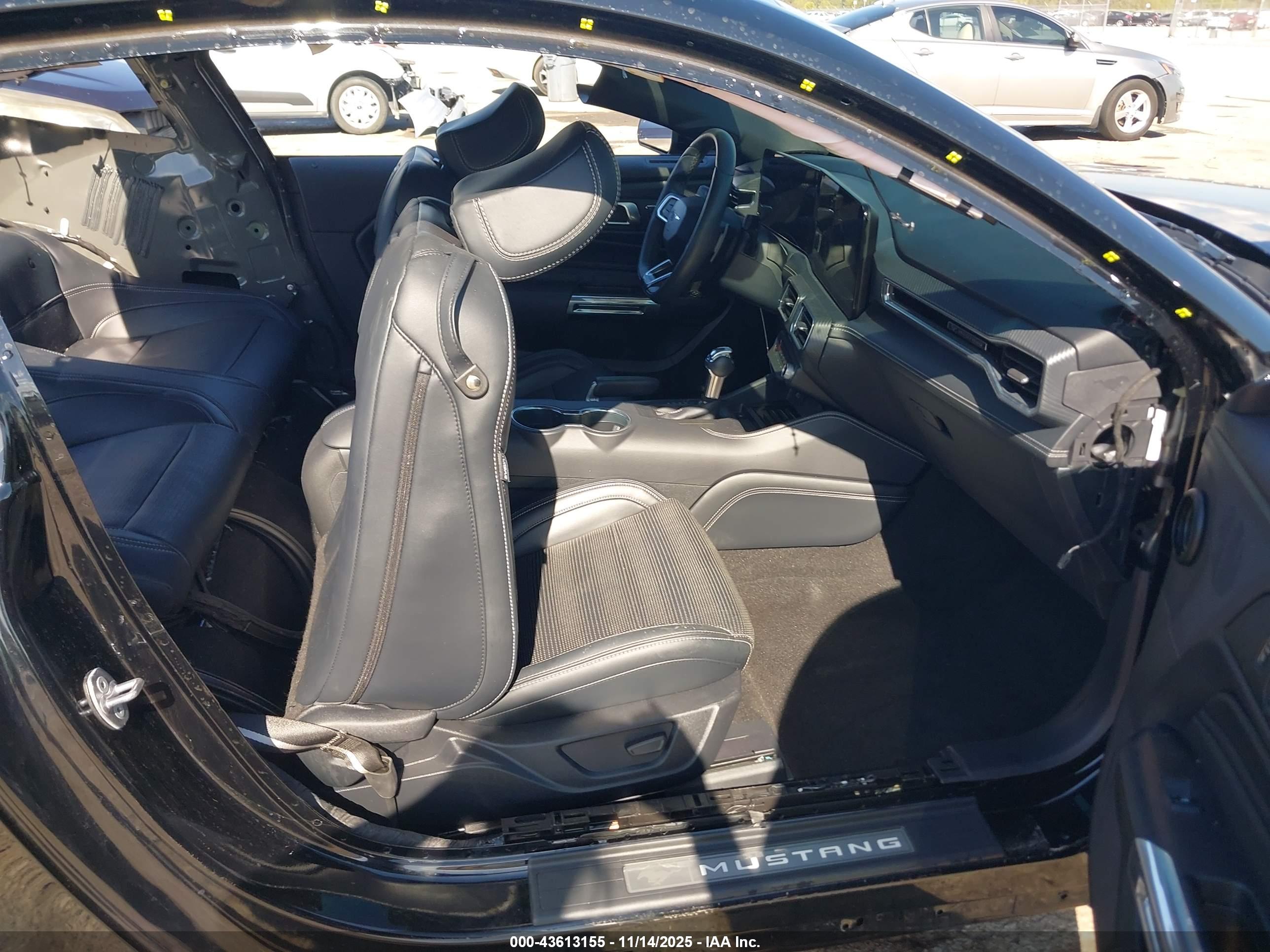 FORD MUSTANG image 5