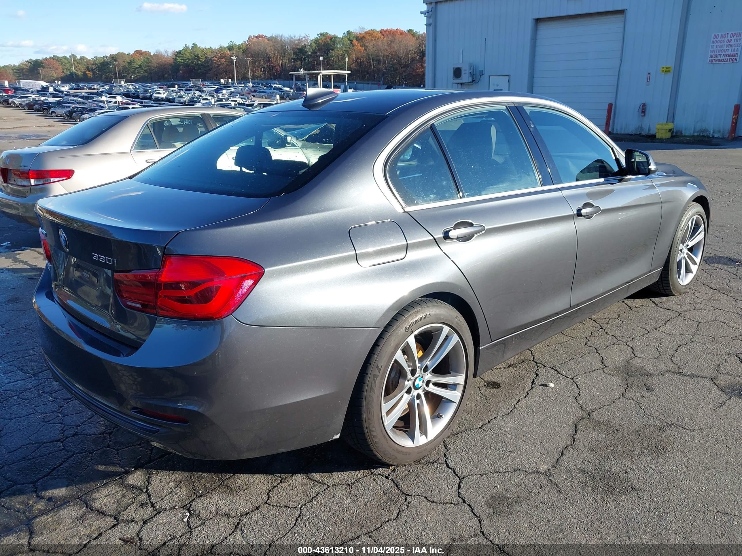 BMW 330I image 4